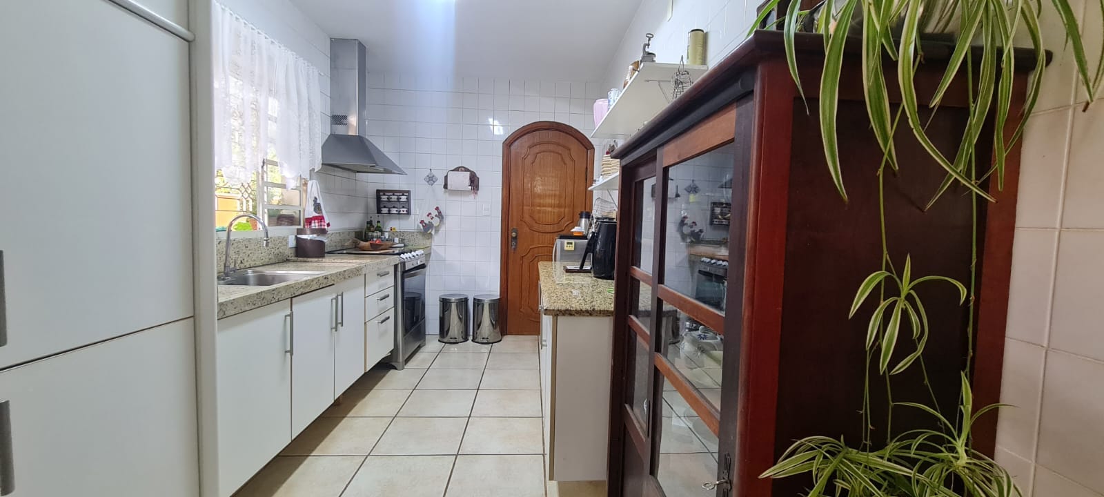 Casa Duplex  à venda, 404m² úteis, 4 quartos sendo 3 suítes,  4 vagas- Jardim Quebec, Londrina, PR