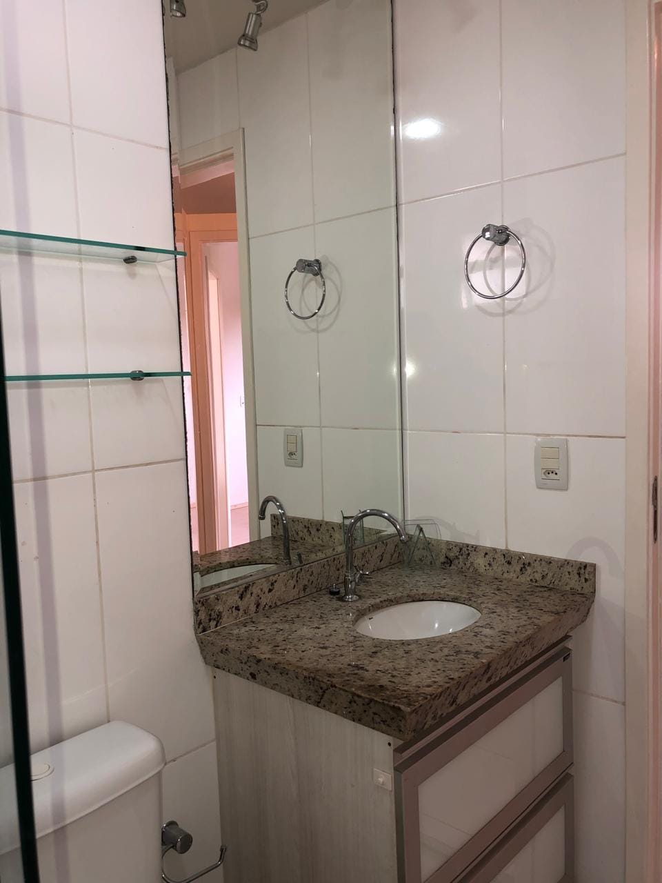Apartamento à venda, Edifício Mirante do Lago, 76m² úteis, 3 quartos sendo 1 suíte, sacada com churrasqueira - Gleba Fazenda Palhano, Londrina, P