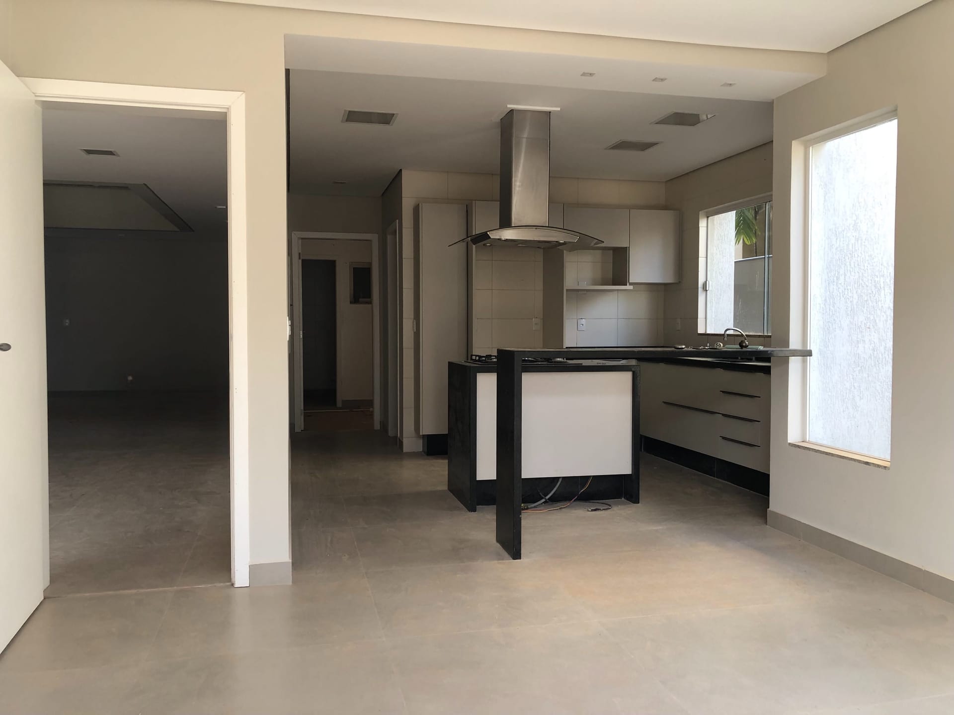Casa à venda , Condomínio Acácia Imperial, 400m² privativos, 4 suítes, churrasqueira e piscina - Royal, Londrina, PR