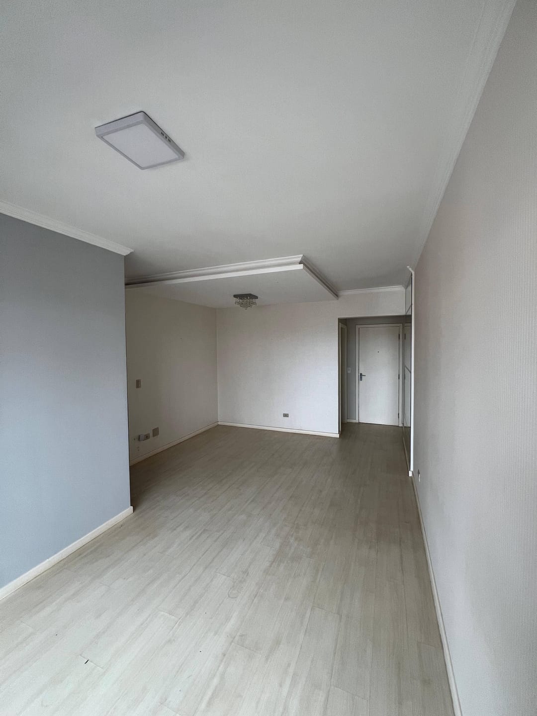 Apartamento à venda, Edifício Porto Belo, 83m² úteis, 3 quartos (1 suíte), sol da manhã, andar alto - San Remo, Londrina, PR