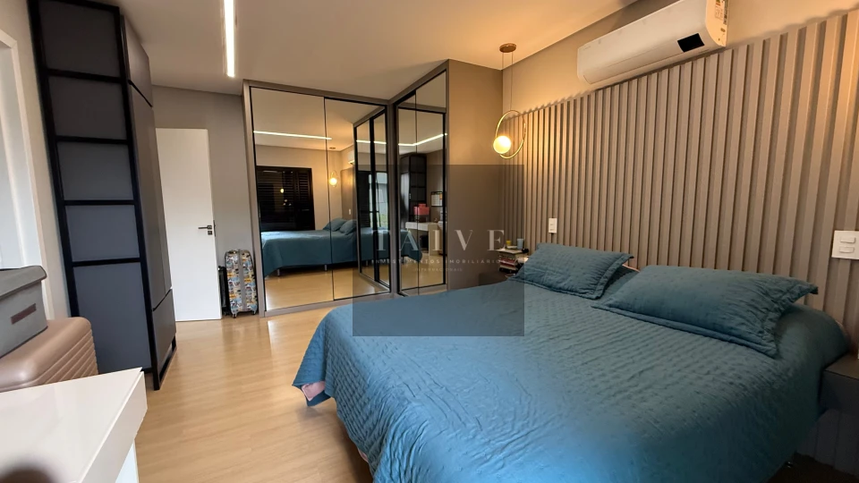 Sobrado à venda, 4 quartos sendo 3 suites, 250 m², Royal Maison, Londrina, PR