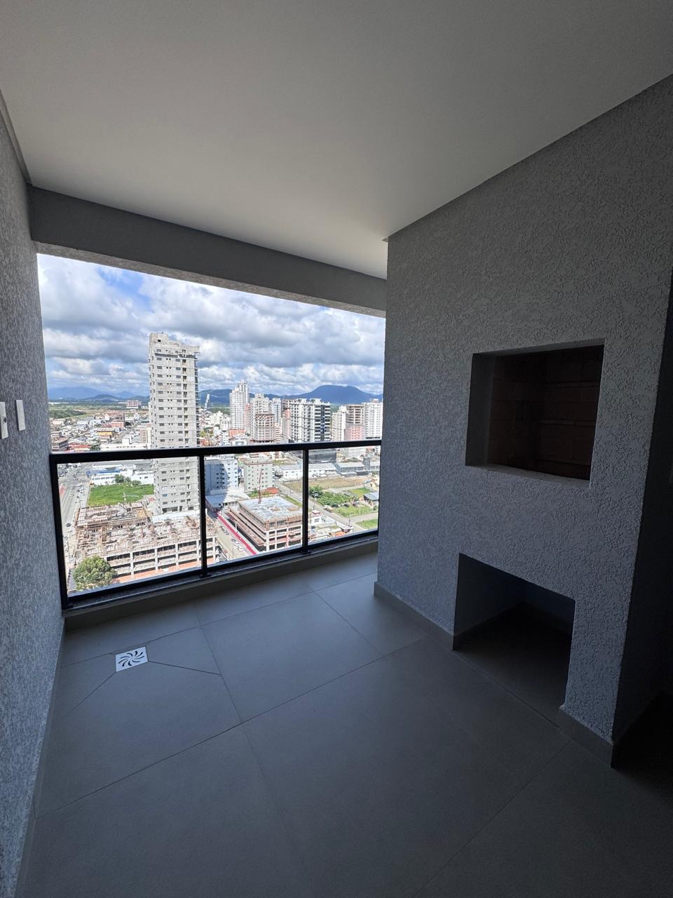 Apartamento no último andar com vista à montanha no litoral catarinense