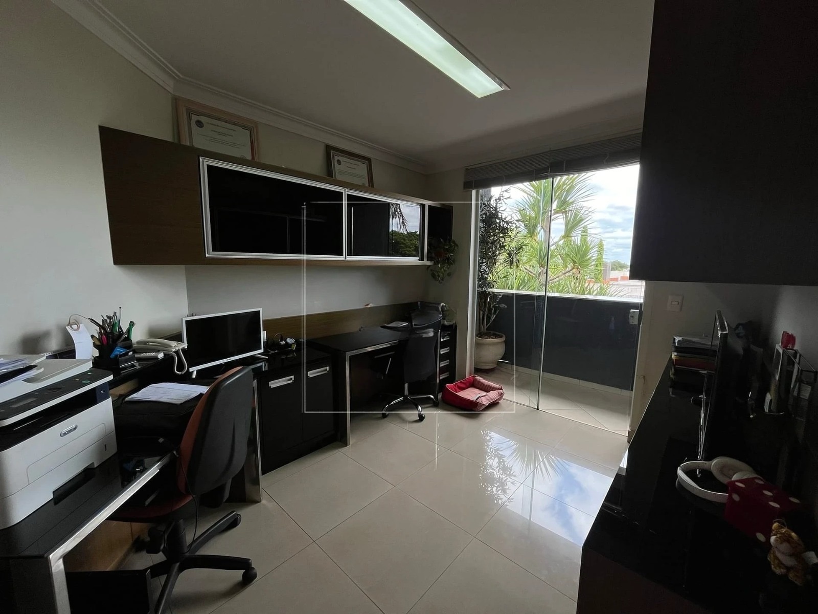 Casa à venda, Alphaville Imbuias, 400m² úteis, 4 quartos sendo 3 suítes, mobiliada -  Vivendas do Arvoredo, Londrina, PR