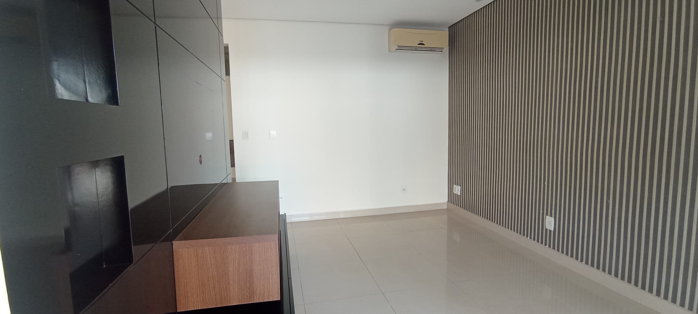 Casa  à Venda, Condomínio Royal Forest, 271m² úteis, 4 quartos sendo 2 suítes -  Esperança - Londrina PR