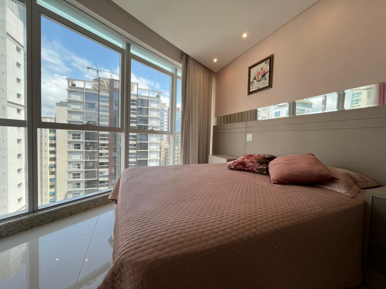 Apartamento com vista mar no Edifício Dubai Tower Residence em Itapema, SC