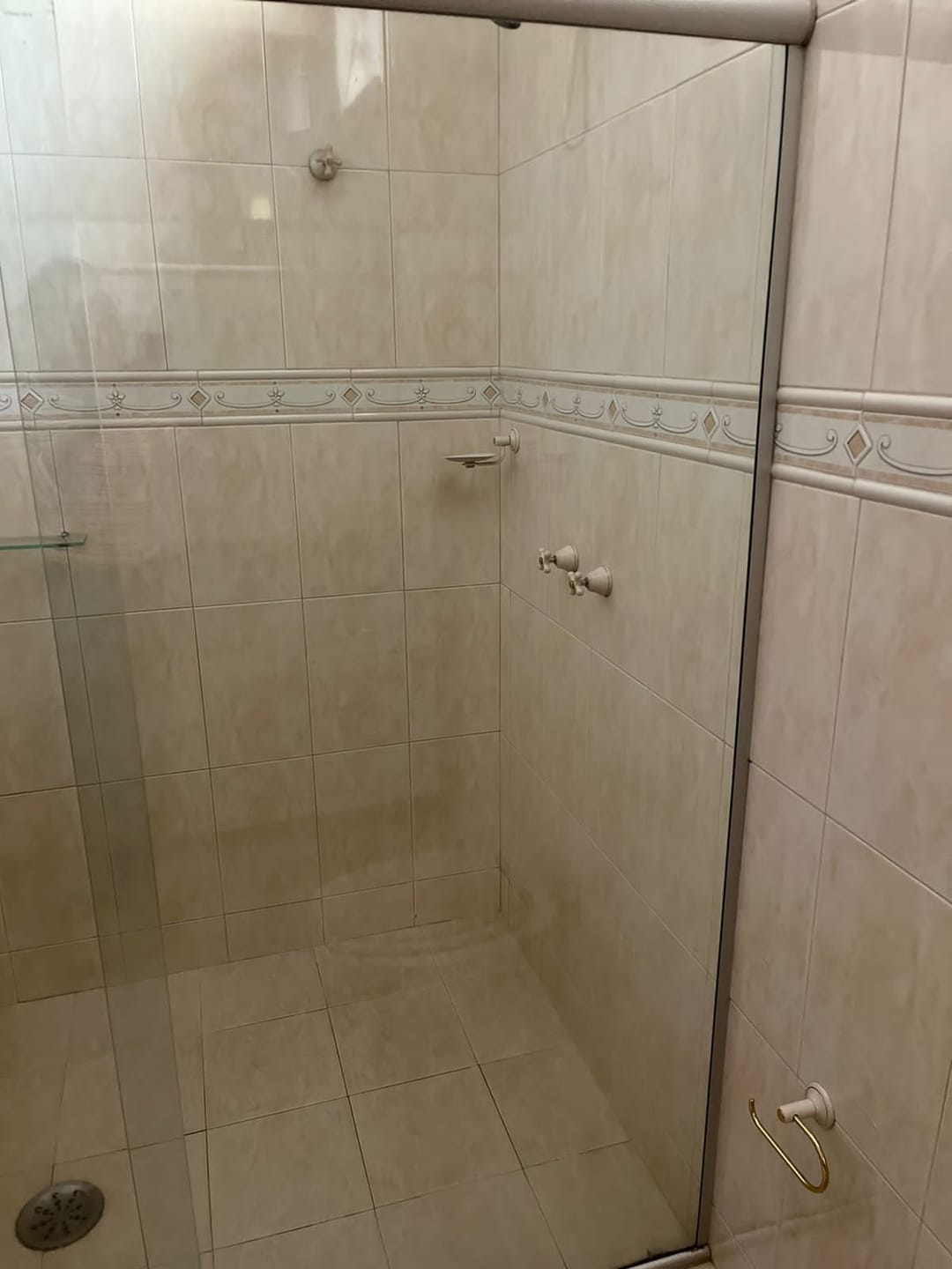 Casa Residencial ou Comercial de 400 m² para venda, 05 quartos (sendo 2 suítes) piscina, de frente para o lago Igapó 1 -Bairro Canaã, Londrina, P