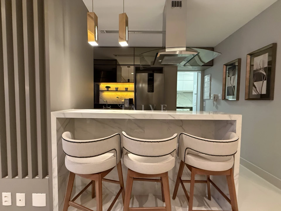 Apartamento mobiliado e decorado Champs Élysées 3 suites com closet e hidromassagem na Praça Pè Vermelho em Londrina