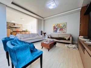 Sobrado à venda, Alphaville 2, 285m² úteis, 4 suítes, sendo uma com hidro e closet, completo planejados, piscina, 4 vagas-  Vivendas do Arvoredo,