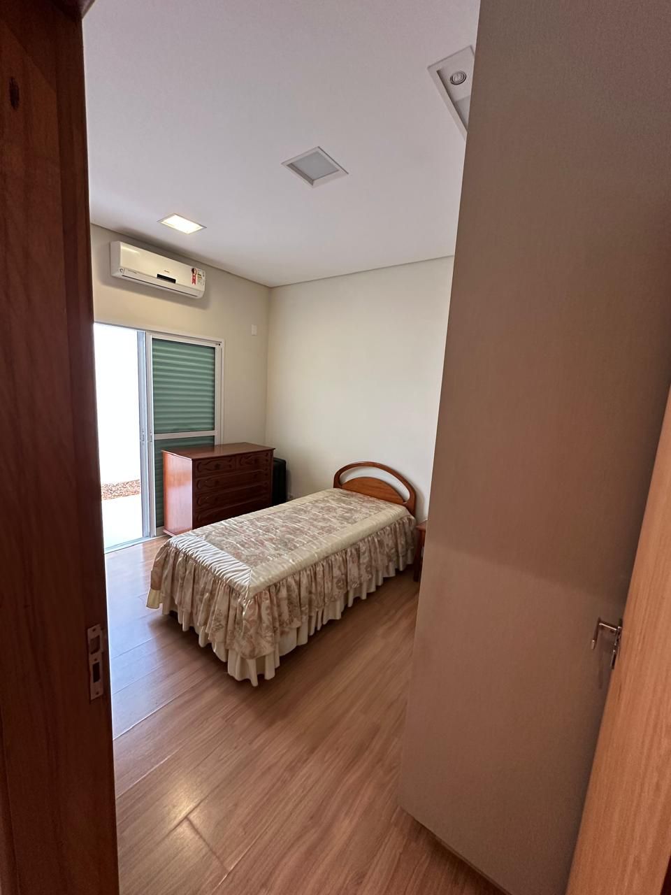 Casa à venda, 3 quartos sendo 1 demi suite, 360 m², Condomínio  Ville Campestre, Londrina, PR