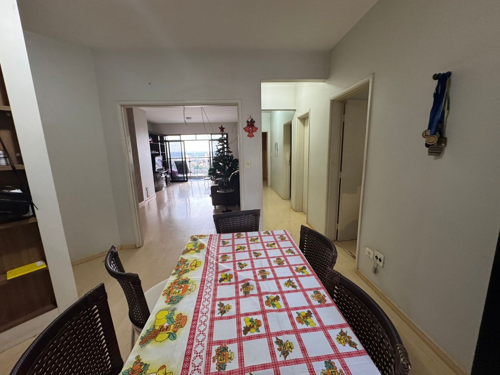 Apartamento à venda, Edifício Bavaria, 3 quartos sendo 1 suíte, 2 vagas, andar alto -Centro Londrina, PR