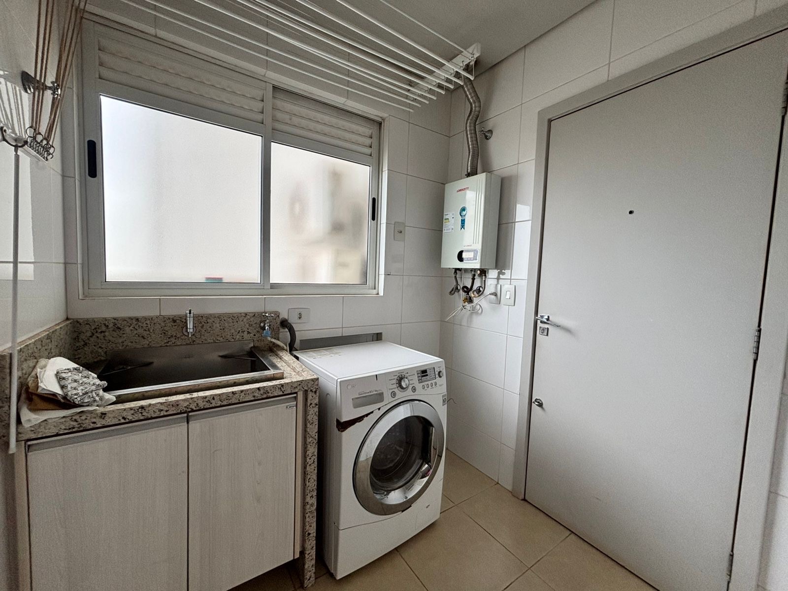 Apartamento à venda, Edifício Pallazo Di Césare , 156m2 úteis, 3 suítes, 3 vagas, andar alto, vista Lago, mobiliado, Bela Suiça, Londrina, PR