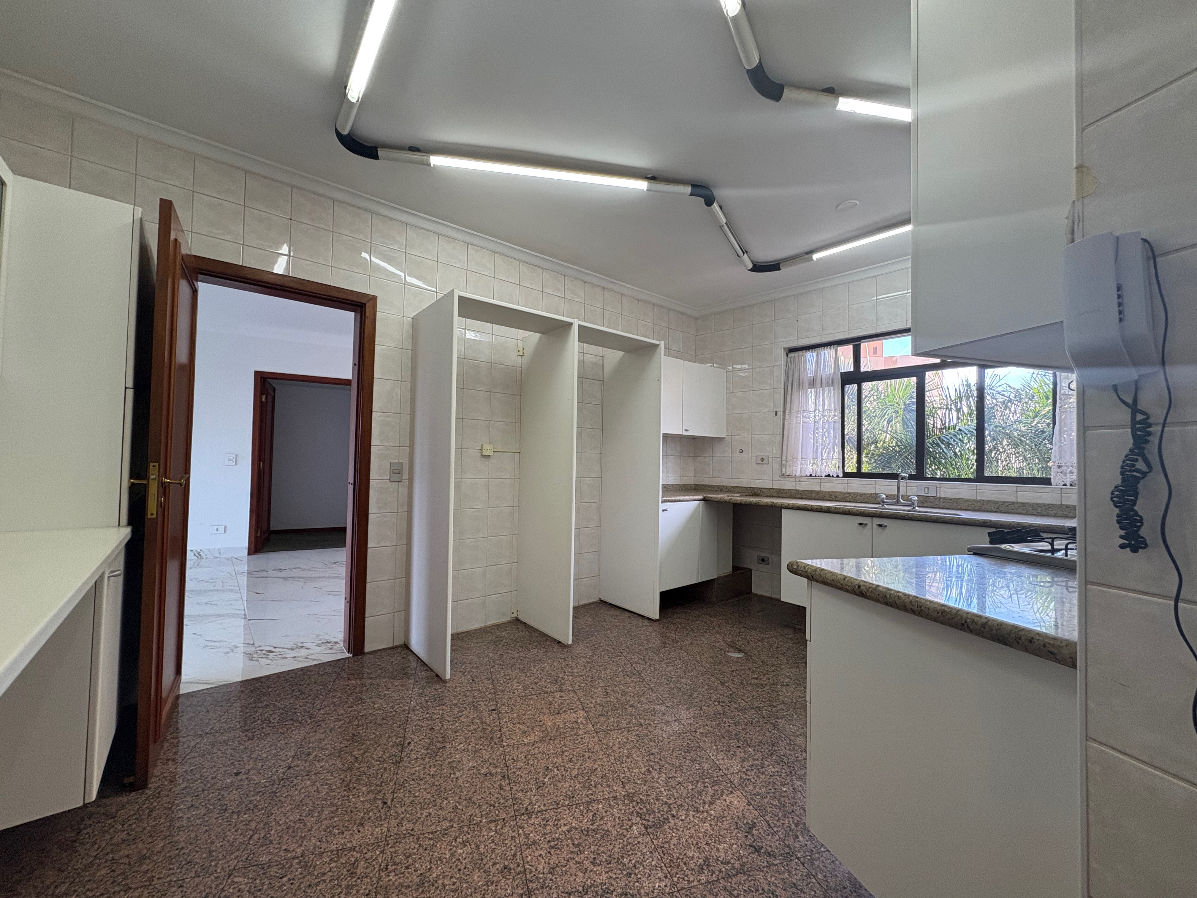 Apartamento à venda, Edifício Palais Lac Dor, 3 suítes, 5 vagas  - Londrina, PR