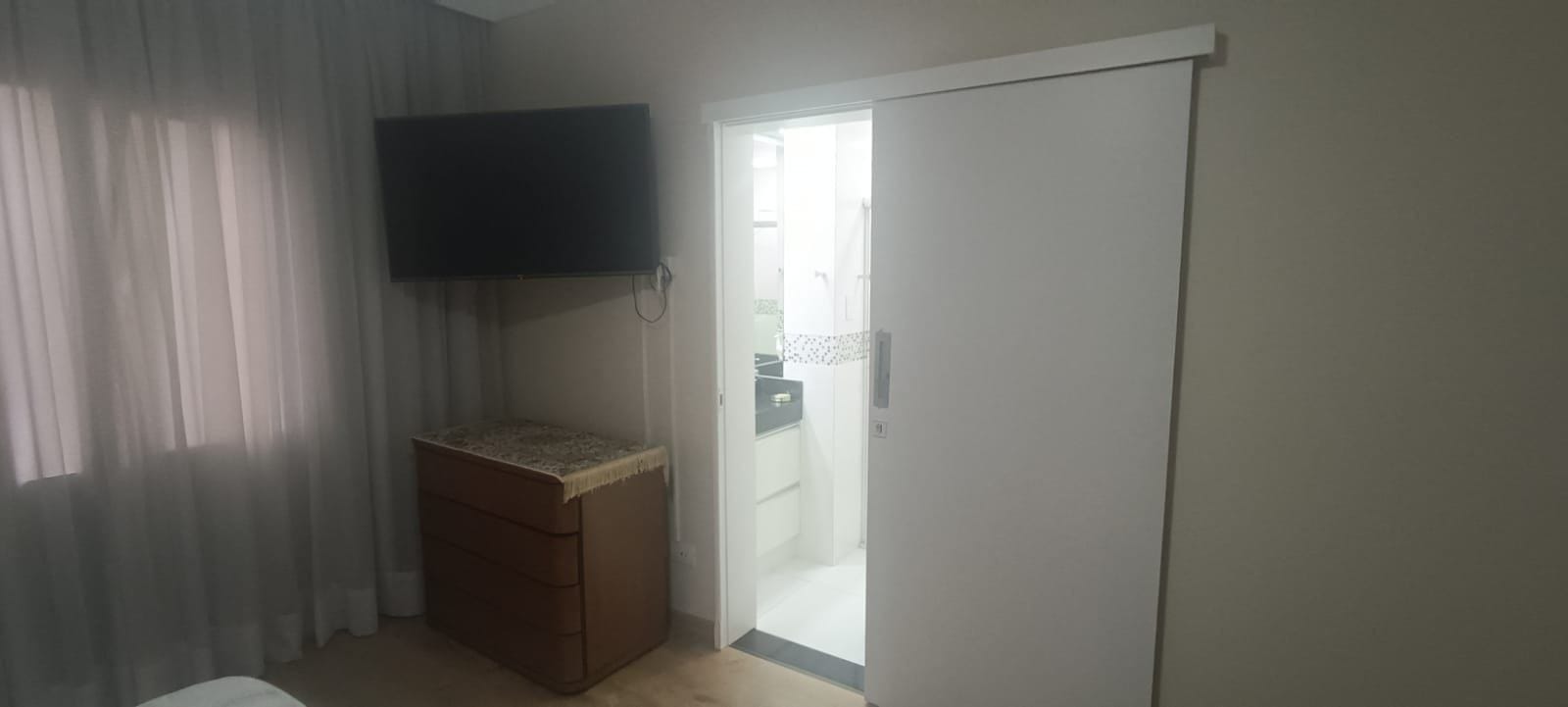 Apartamento  à venda,  Edifício Mona Lisa no calçadão central,177m² uteis, 4 quartos  sendo 2 suítes, recém reformado, andar alto, Centro, Londri