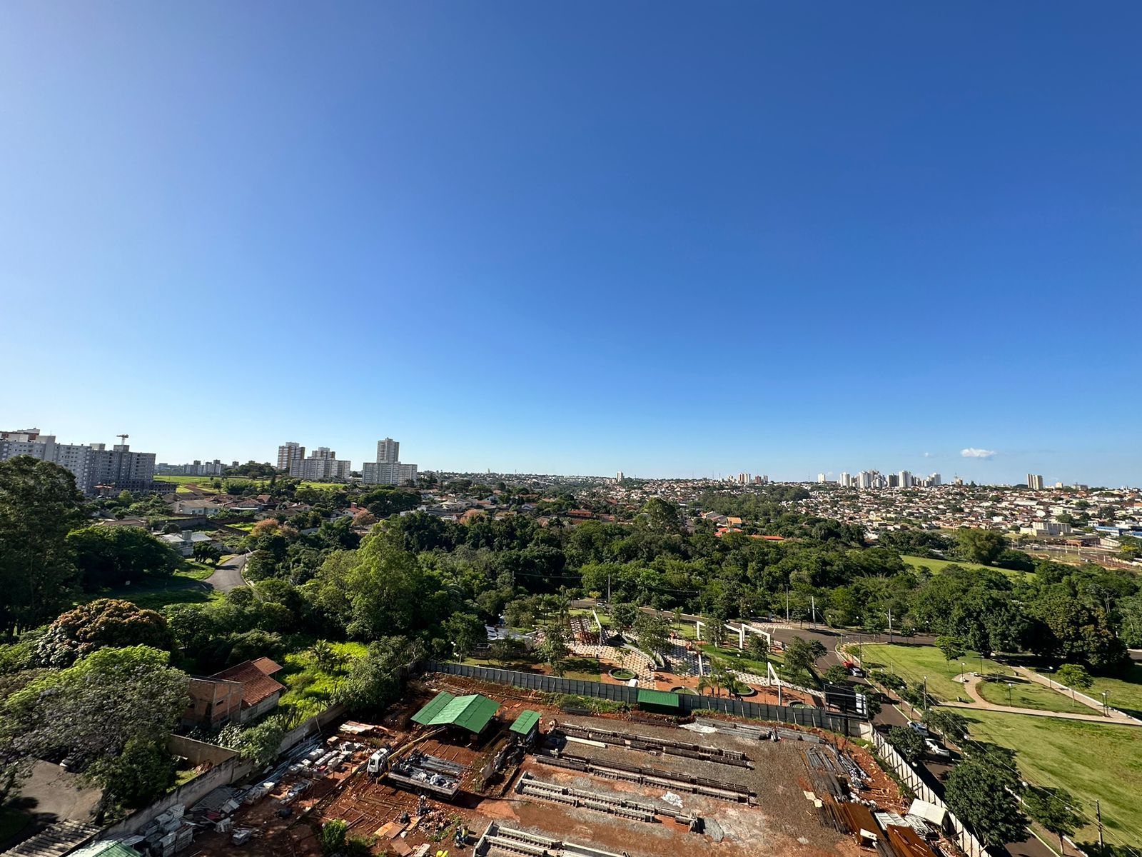 Apartamento à venda, Edifício Grand Palais,  216m² úteis, 3 suítes, sacada c/ skinglas, elevador privativo, 3 vagas , andar alto -Gleba Palhano- 