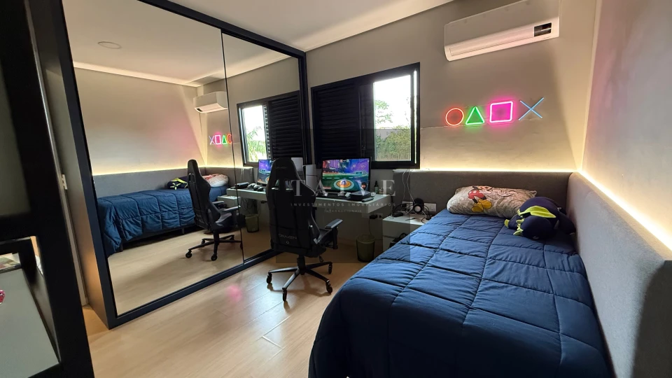 Sobrado à venda, 4 quartos sendo 3 suites, 250 m², Royal Maison, Londrina, PR