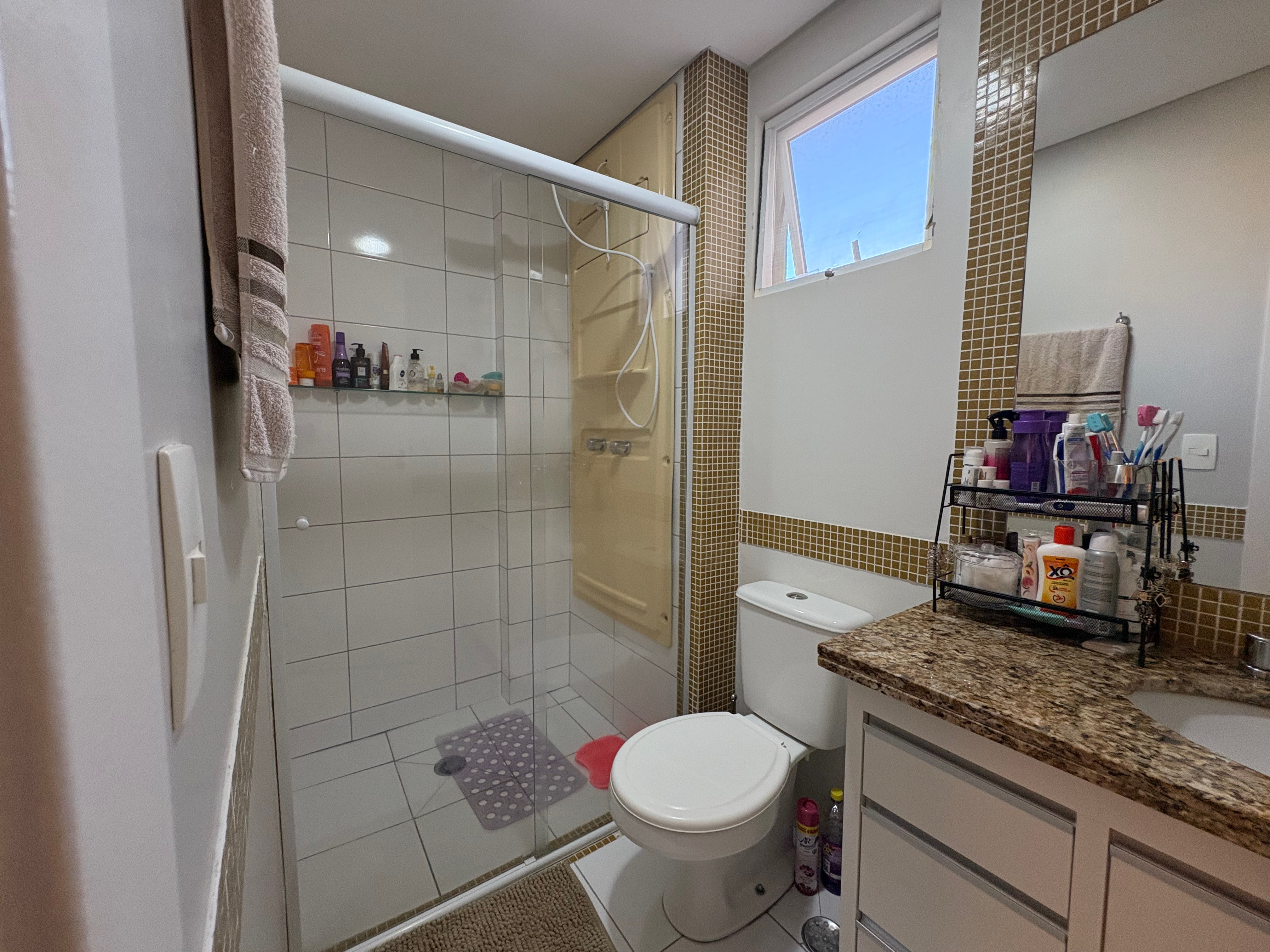 Apartamento à venda, Residencial Ibiza, 2 quartos sendo 1 suíte, andar alto, sacada com churrasqueira, Vila Ipiranga, Londrina, PR