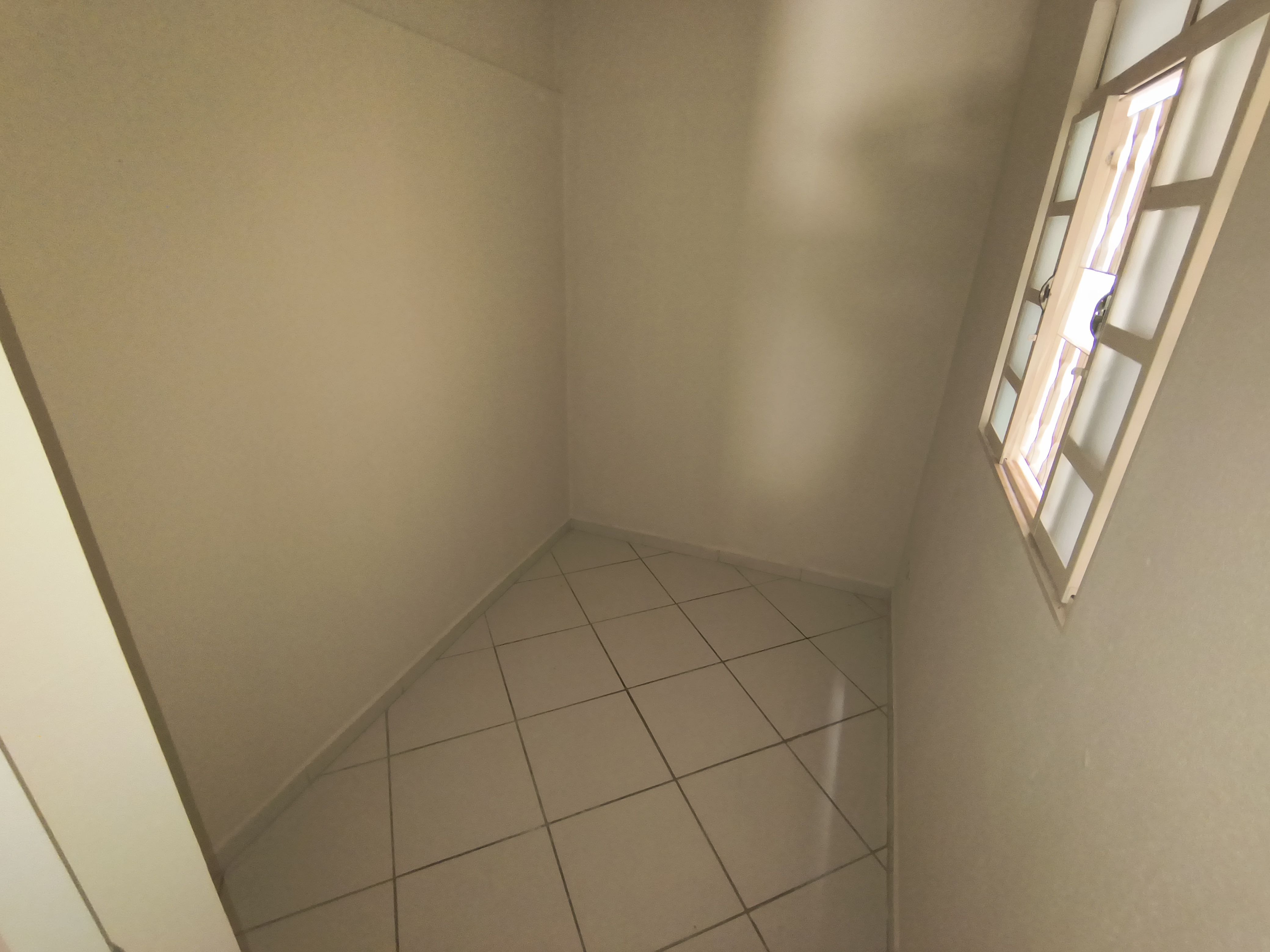 Casa à venda, 3 quartos 1 suíte, 3 vagas, 107M² úiteis, área gourmet, Planejados na suíte,Parque Jamaica, Londrina-PR