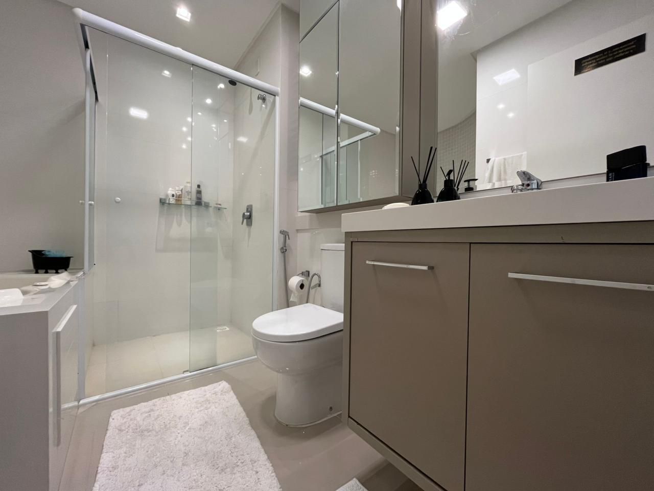 Apartamento com vista mar no Edifício Dubai Tower Residence em Itapema, SC