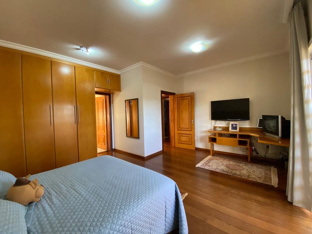 Sobrado à venda, 574m² úteis, 4 suítes com banheira e sacada, piscina, sauna,  estuda permuta- Jardim Itatiaia 1, Londrina, PR