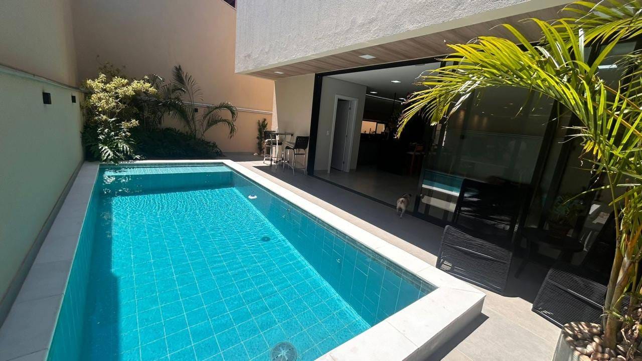 Imagens do imóveis Casa à venda,  226m² construção, porteira fechada, 3 suítes, piscina e churrasqueira, 4 vagas - Universitário, Londrina, PR