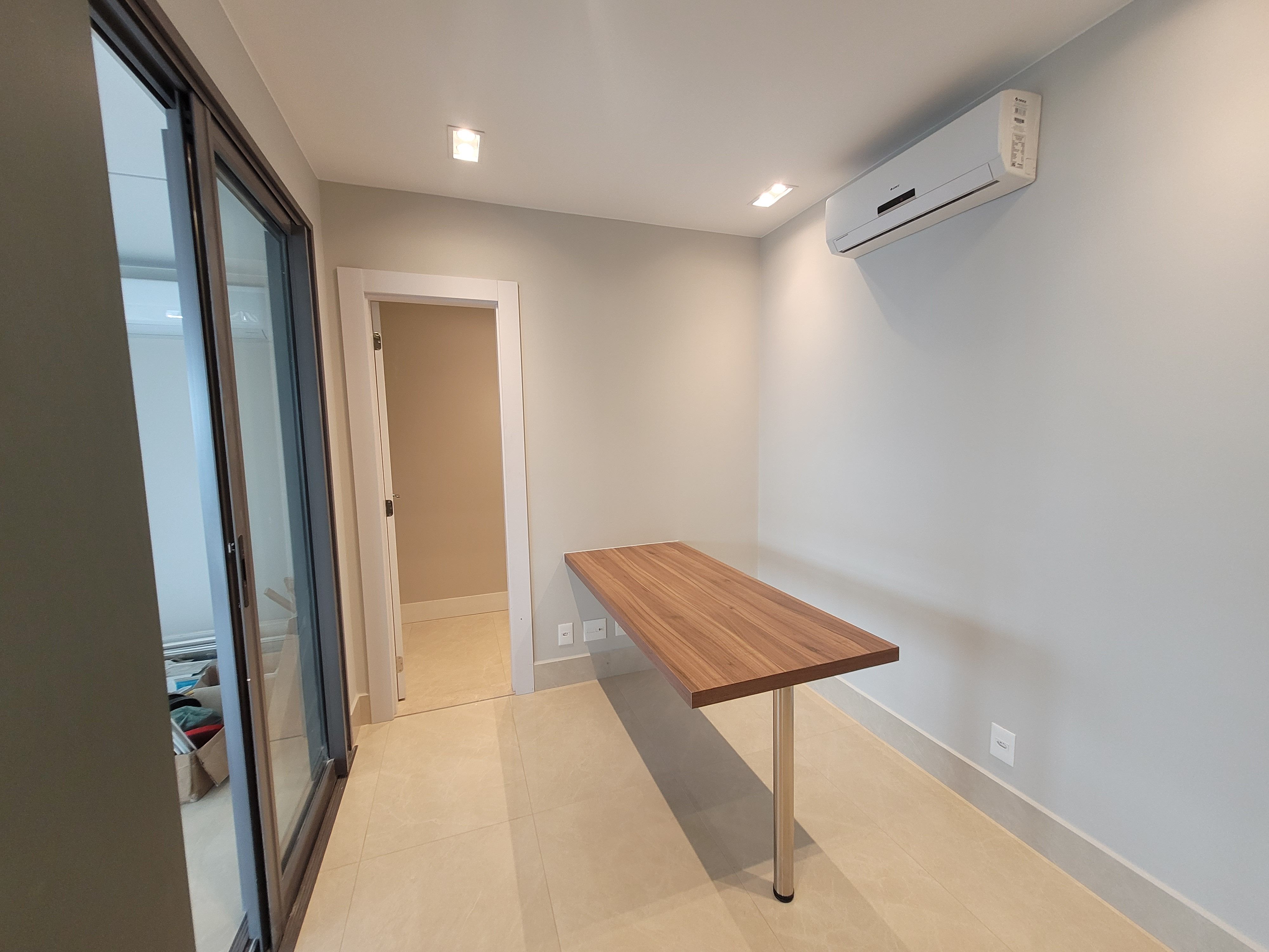 Apartamento a venda, Edifício Grand Palais, 216m² úteis, planejado, andar alto, Gleba Fazenda Palhano -Londrina, PR