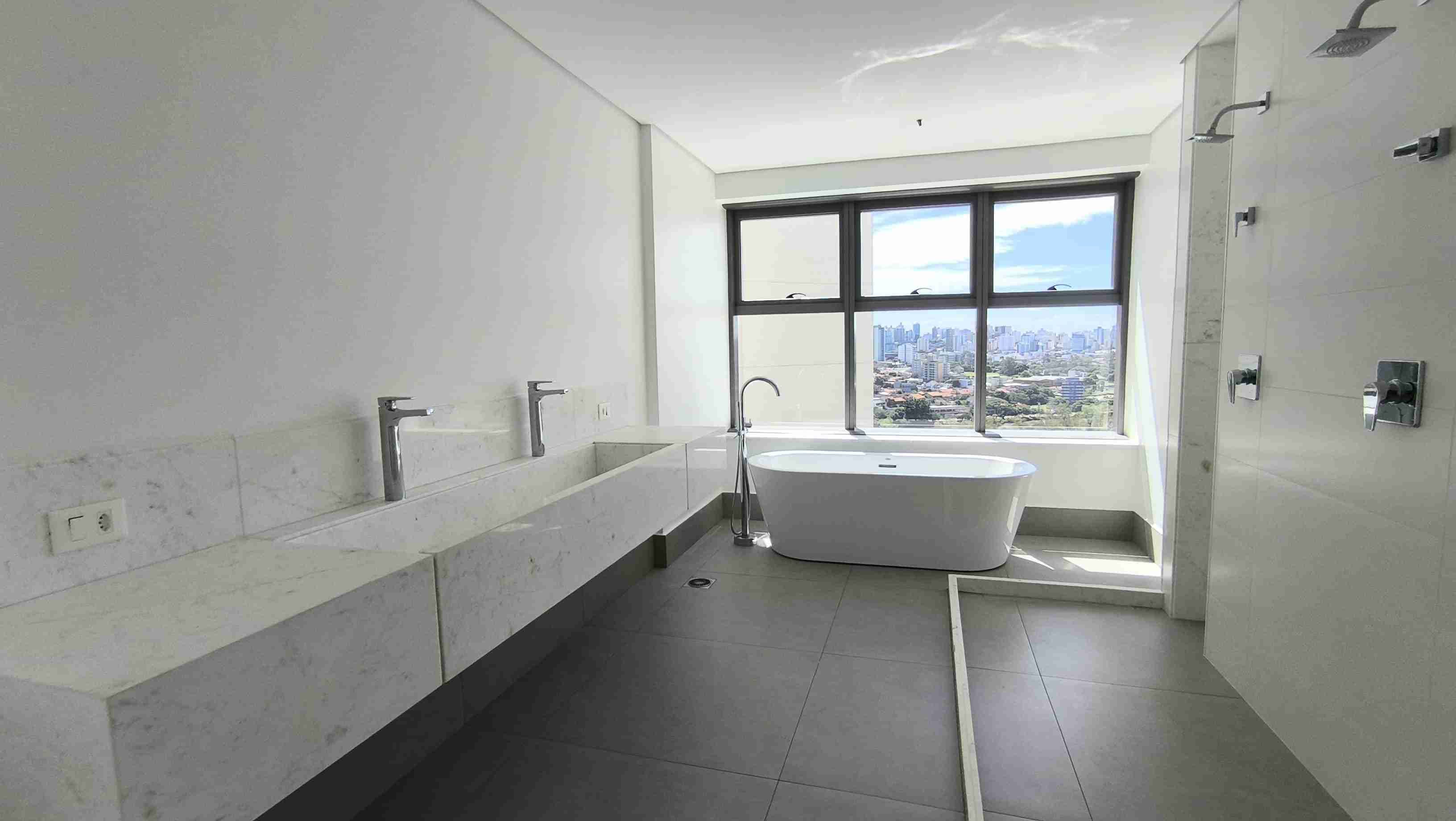 Apartamento à venda no Edifício Le Reve, 323m² úteis, 3 suítes, vista para o lago, 4 vagas - Gleba Palhano, Londrina, PR