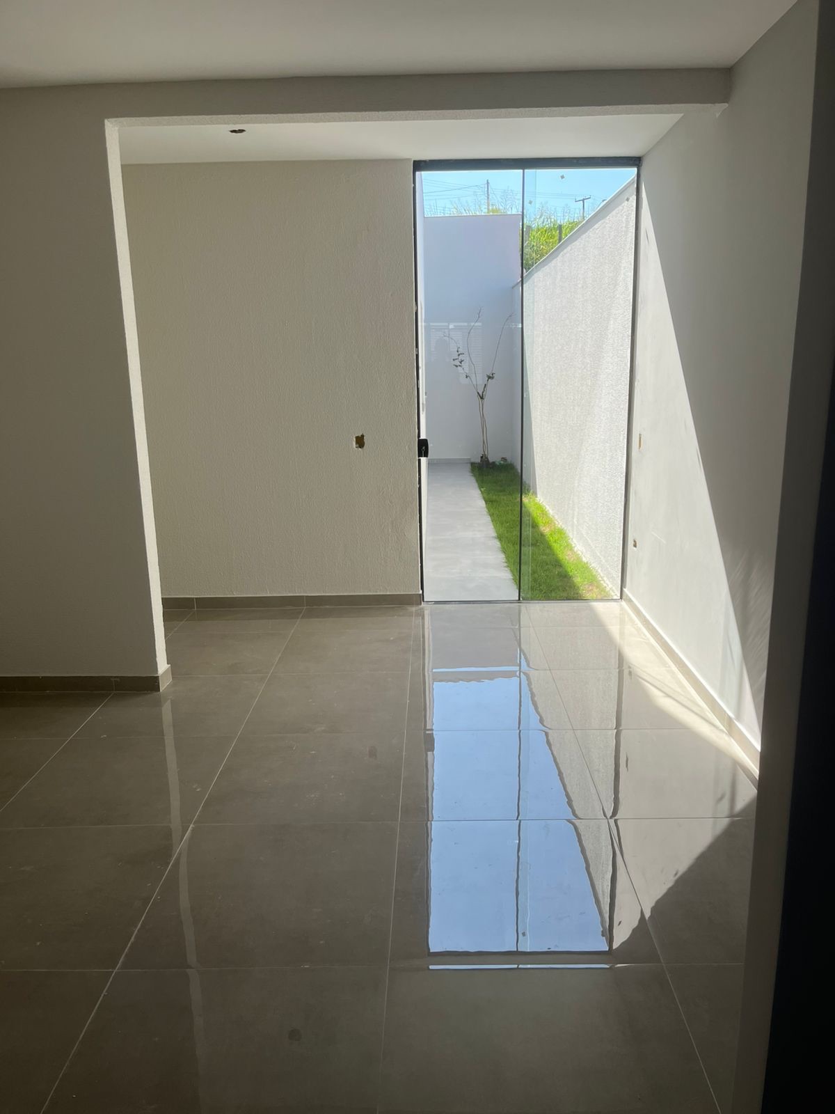 Casa nova  à venda, 112m³ úteis, 3 quartos sendo 1 suíte, jardim de inverno no fundo, zona leste - Colúmbia, Londrina, PR