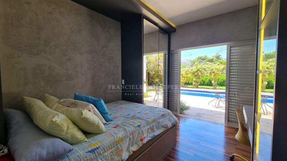 Casa térrea 295m²úteis/4 quartos (sendo 3 suítes) com piscina -Condomínio Acácia Imperial - Londrina Pr