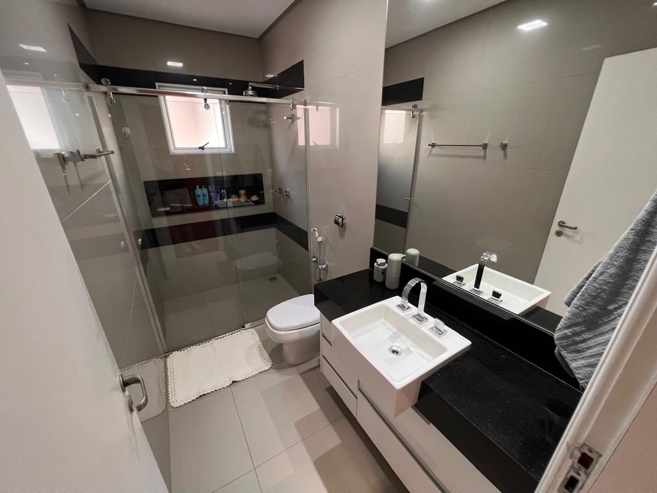 Casa à venda, Condomínio Terras de Santana, 4 quartos sendo 2 suítes, piscina, toda planejada - Gleba Fazenda Palhano, Londrina, PR