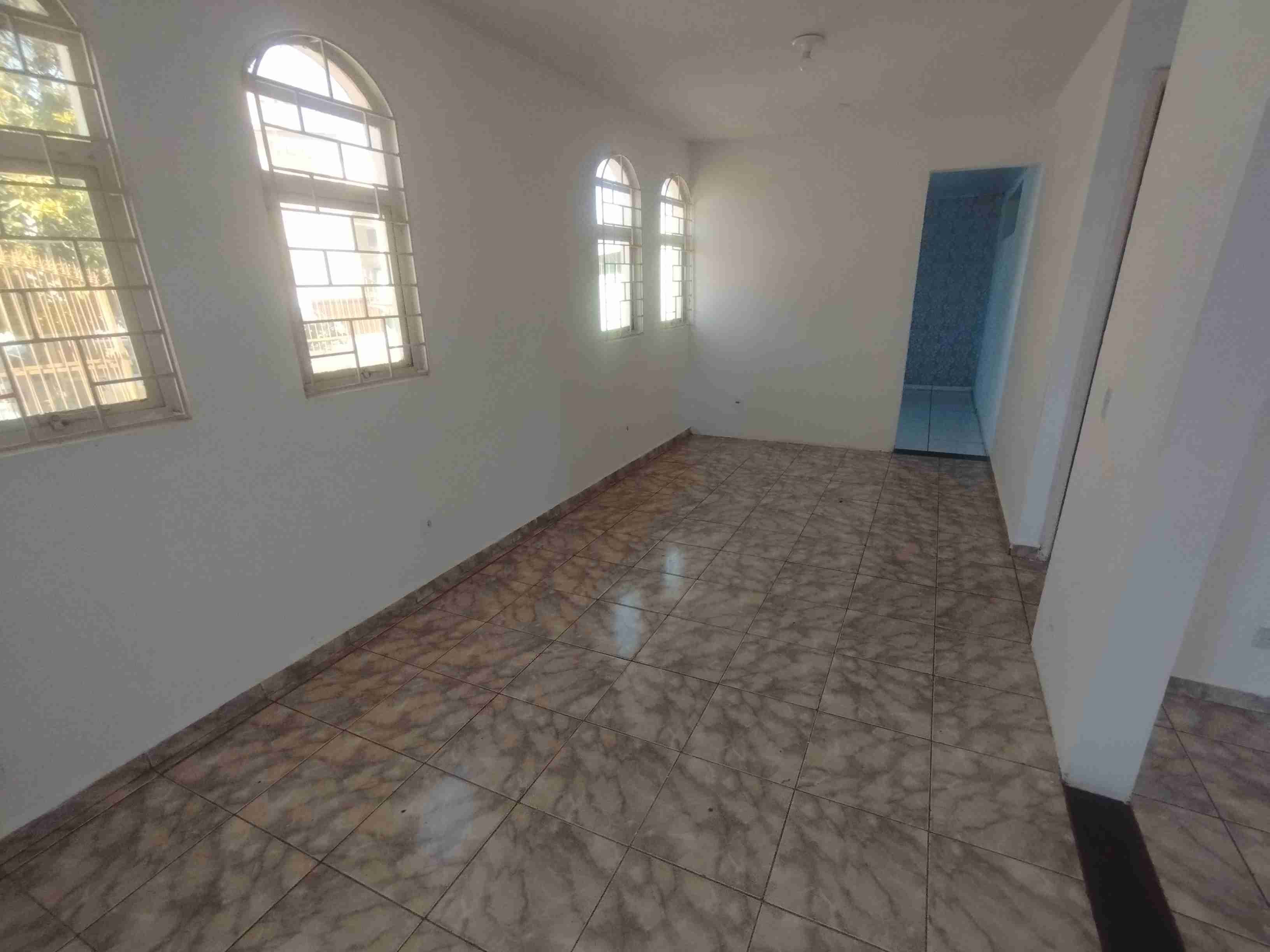Casa comercial para Locação, 6 salas, localização na  Av. Arthur thomas, 200M² de construção, Jd Bandeirantes - Londirna-PR