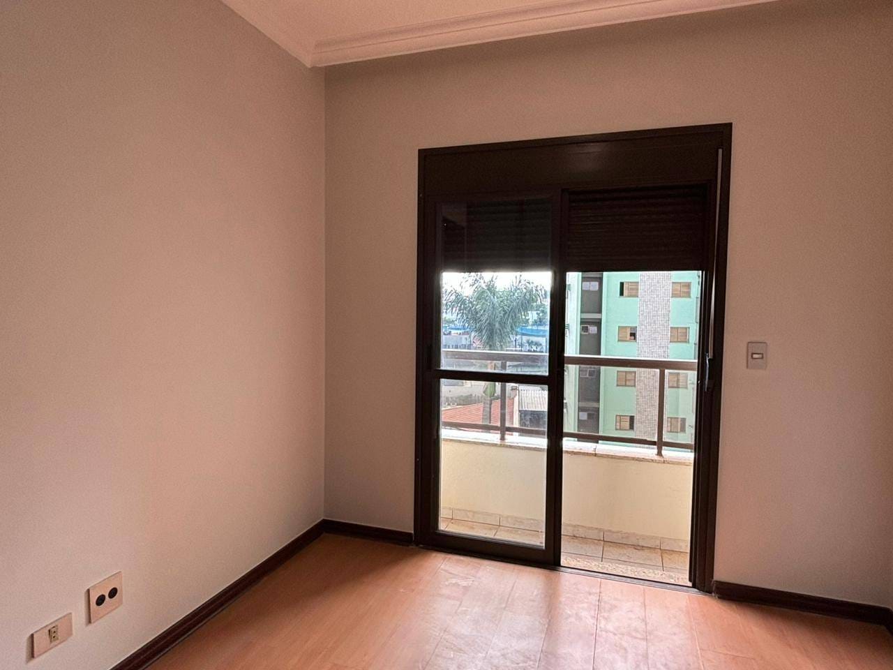 Apartamento à Venda,  260m² úteis, Edifício London Lake, 04 suítes, vista para lago 3 vagas - Caiçaras, Londrina, PR