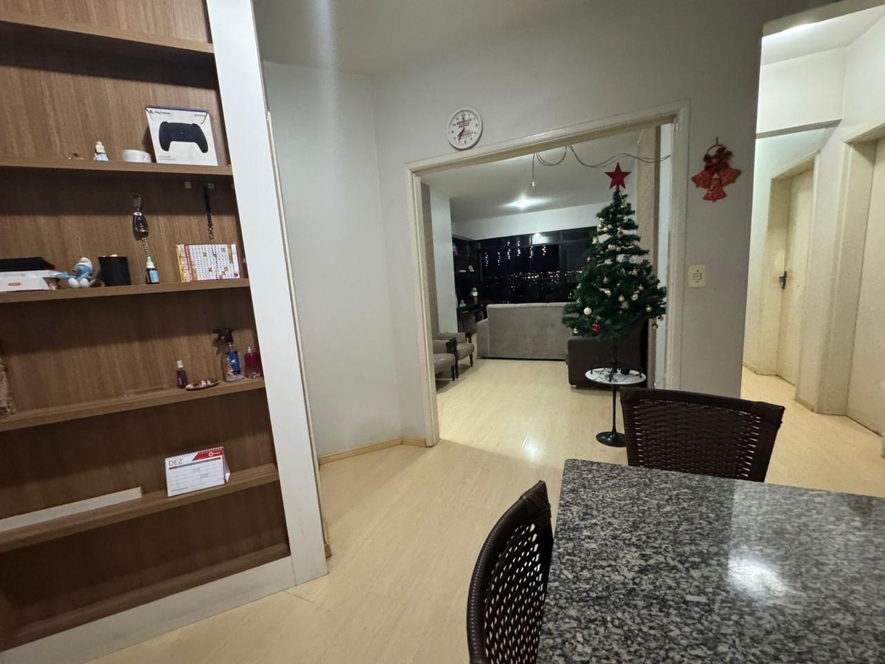 Apartamento à venda, Edifício Bavaria, 3 quartos sendo 1 suíte, 2 vagas, andar alto -Centro Londrina, PR