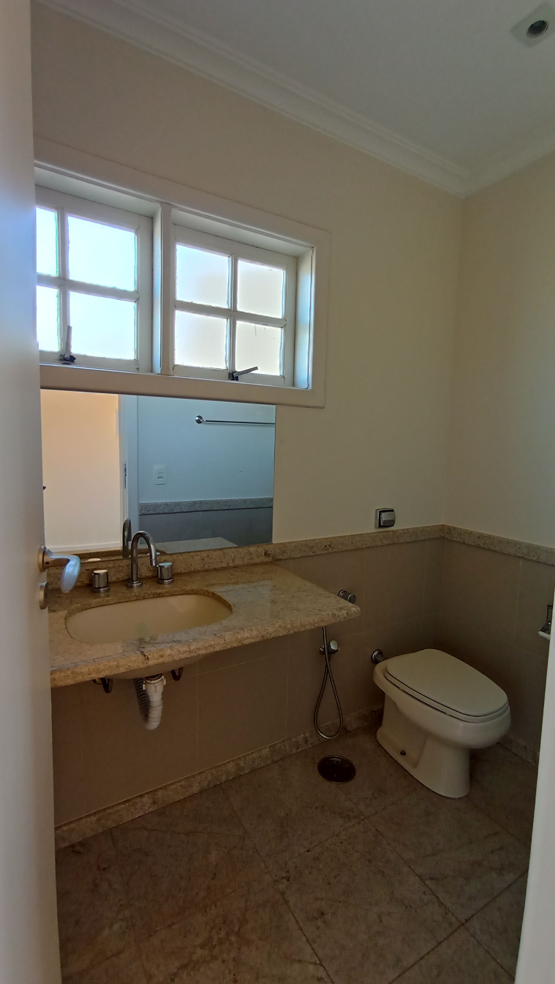Casa à Venda, 4 quartos - 2 suítes/ piscina/ Tucanos,  Londrina, PR