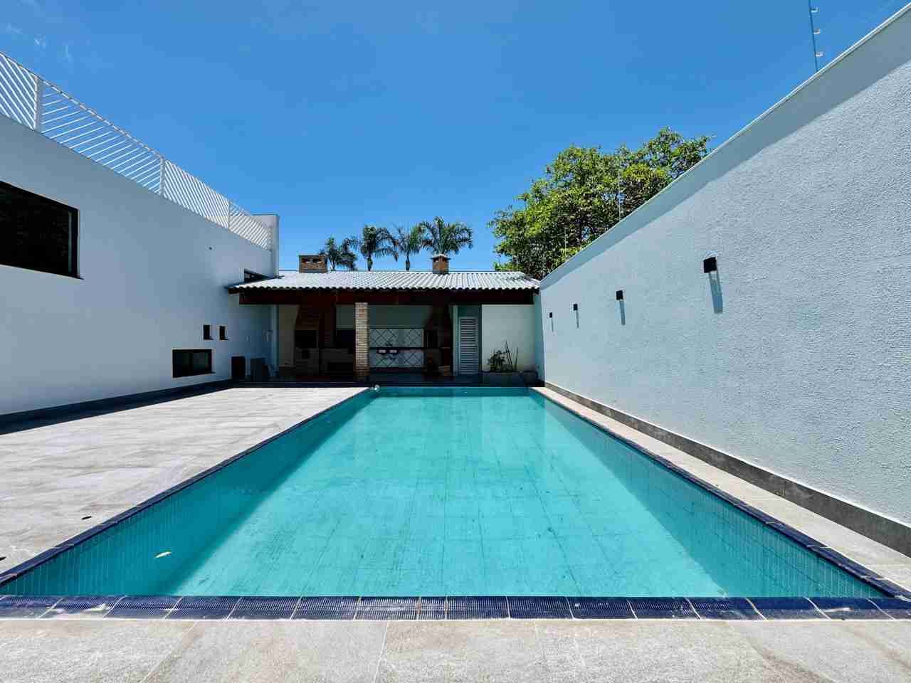 Casa à venda, alto padão, 3 pavimentos, aréa útil de 465M², 6 quartos (sendo 2 suítes e um suíte master) ,Mediterrâneo, Londrina, PR