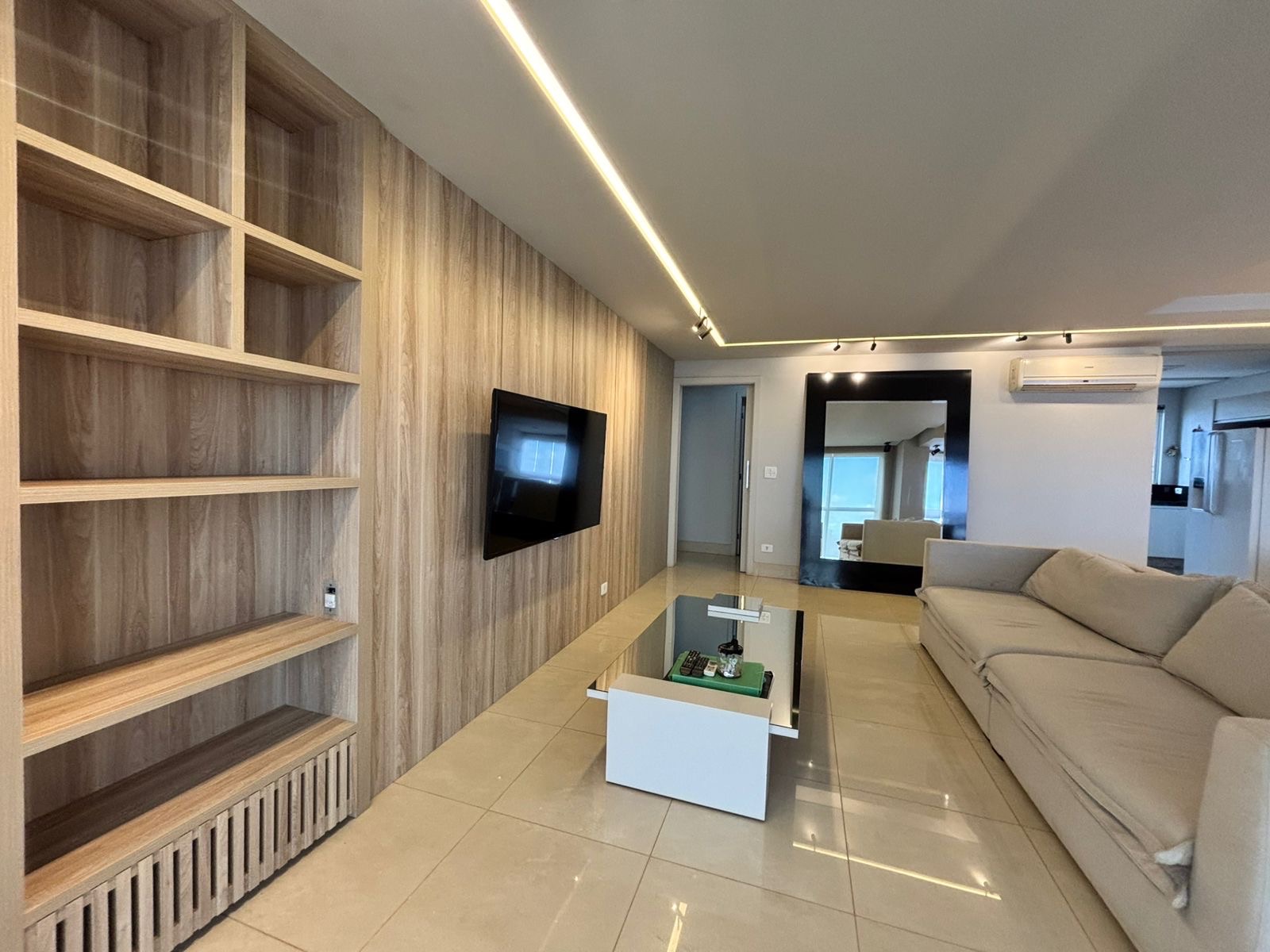 Apartamento à venda, Edifício Pallazo Di Césare , 156m2 úteis, 3 suítes, 3 vagas, andar alto, vista Lago, mobiliado, Bela Suiça, Londrina, PR
