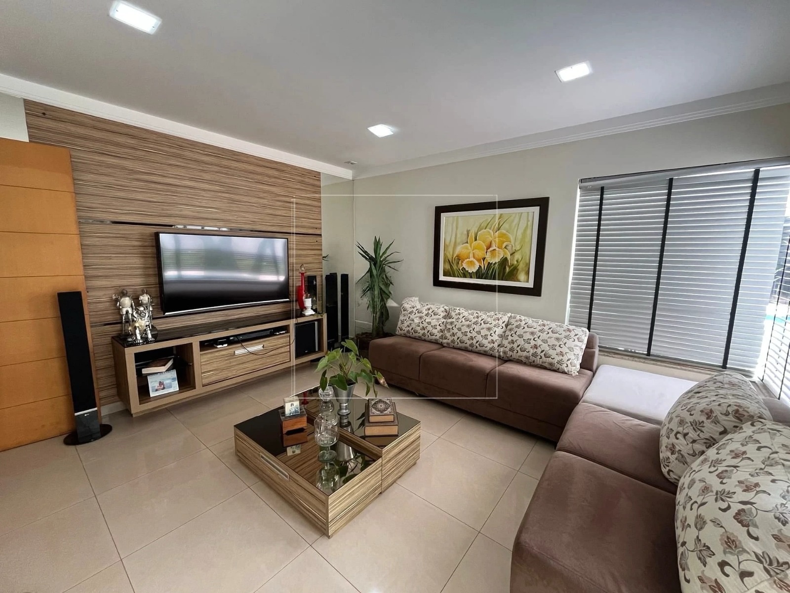 Casa à venda, Alphaville Imbuias, 400m² úteis, 4 quartos sendo 3 suítes, mobiliada -  Vivendas do Arvoredo, Londrina, PR