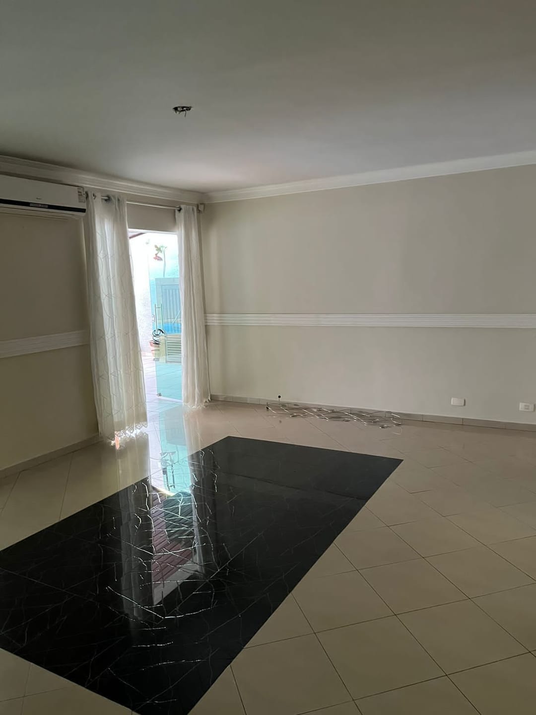 Casa Residencial ou Comercial de 400 m² para venda, 05 quartos (sendo 2 suítes) piscina, de frente para o lago Igapó 1 -Bairro Canaã, Londrina, P