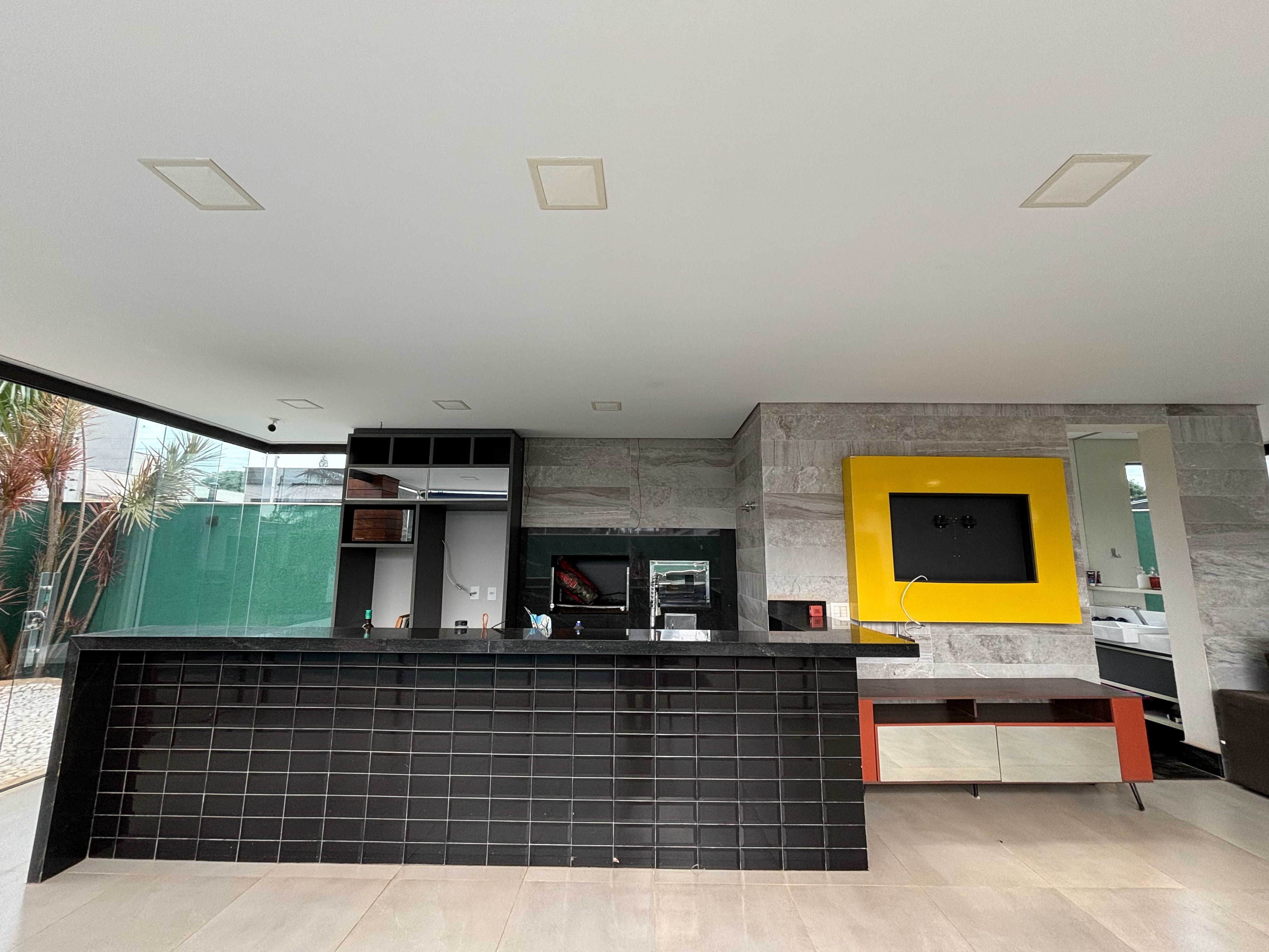 Sobrado à venda e locação,  500m², 4 quartos (sendo 2 suítes), 6 banheiros, 4 vagas de garagem, Mediterrâneo - Londrina, PR
