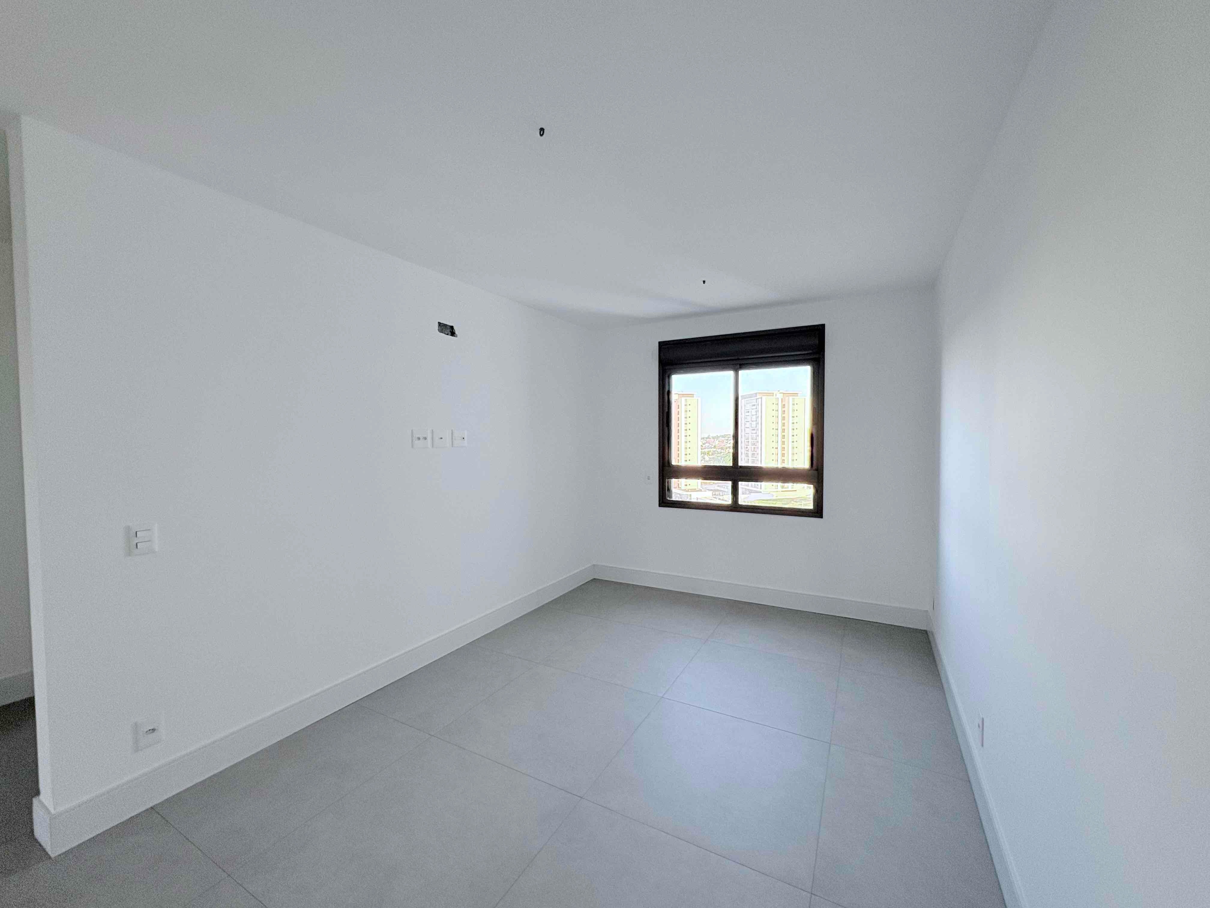 Apartamento novo à Venda, Edifício Lakeside, 232 m² úteis, 3 suítes, 4 vagas, sol da manhã,  elevador privativo, sacada com skinglass- Bela Suiça