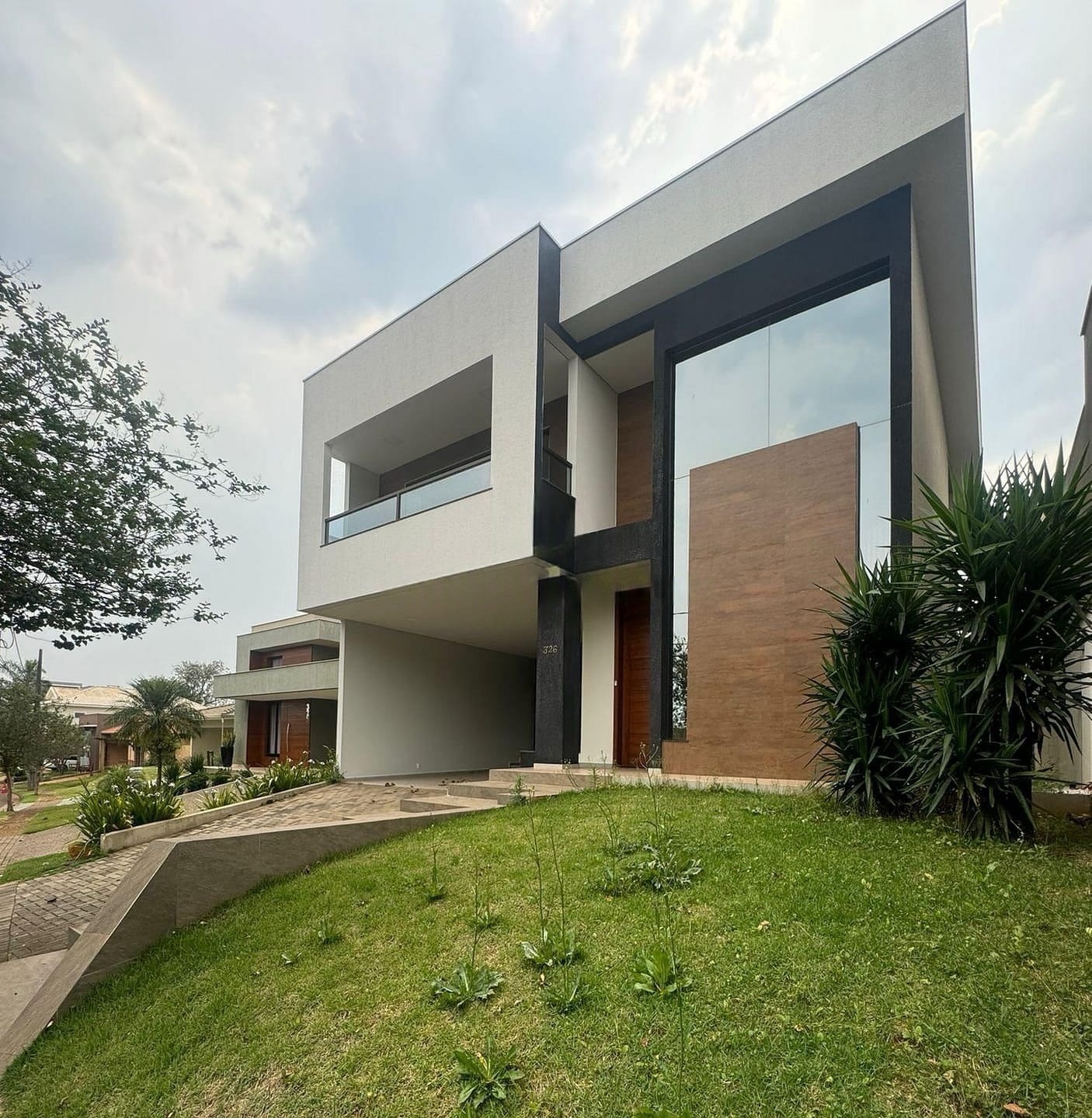 Casa  à venda, Royal Forest, 292m² úteis, 3 suítes, piscina aquecida, 4 vagas - Esperança, Londrina, PR