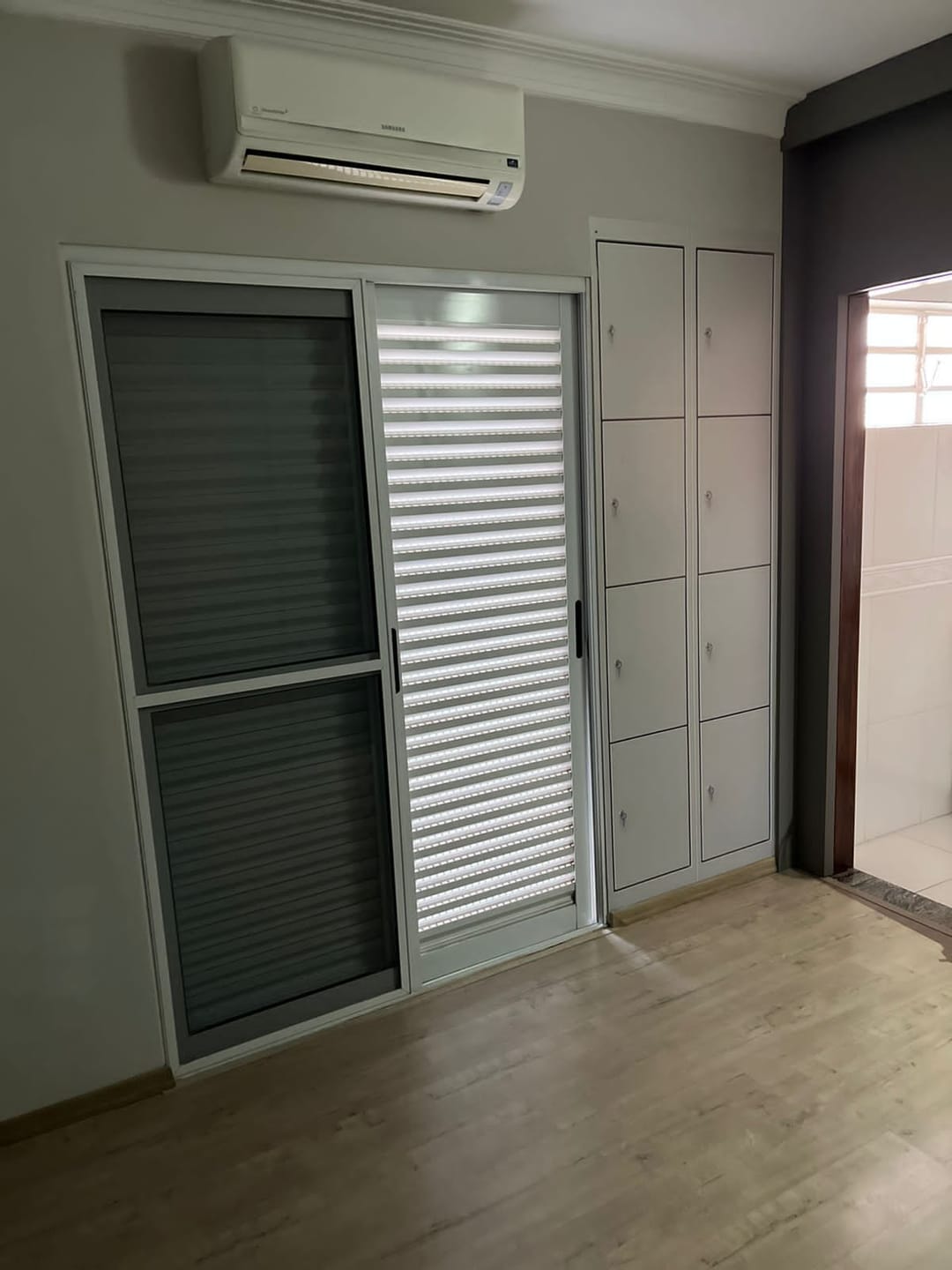 Casa Residencial ou Comercial de 400 m² para venda, 05 quartos (sendo 2 suítes) piscina, de frente para o lago Igapó 1 -Bairro Canaã, Londrina, P