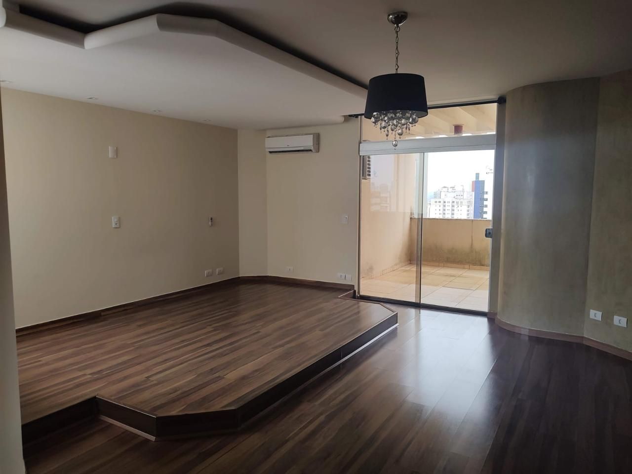 Apartamento à venda, 467m²  úteis, cobertura penthouse, 4 dormitórios sendo 2 suítes, 4 banheiros, Centro - Londrina, PR