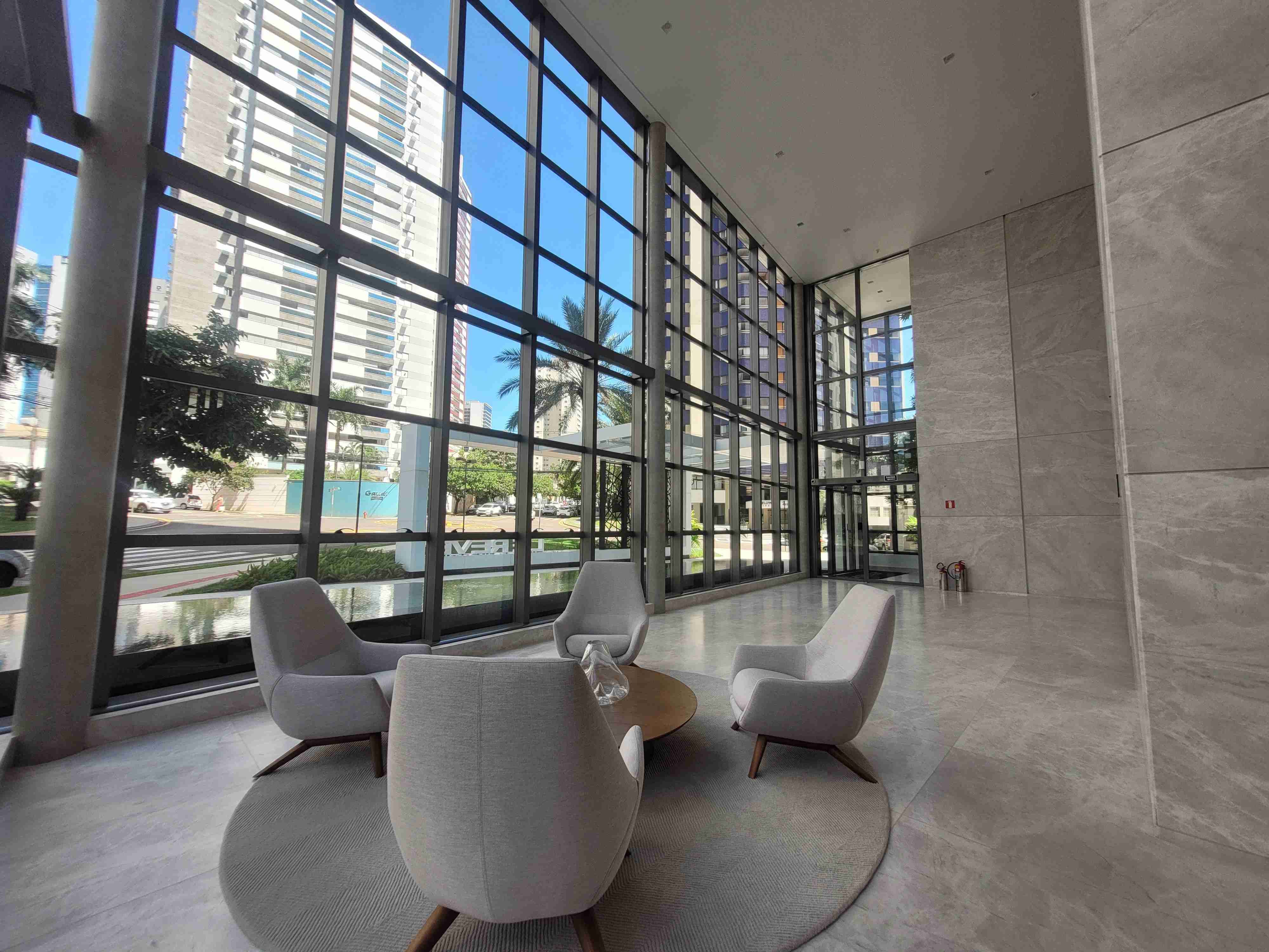 Apartamento à venda no Edifício Le Reve, 323m² úteis, 3 suítes, vista para o lago, 4 vagas - Gleba Palhano, Londrina, PR