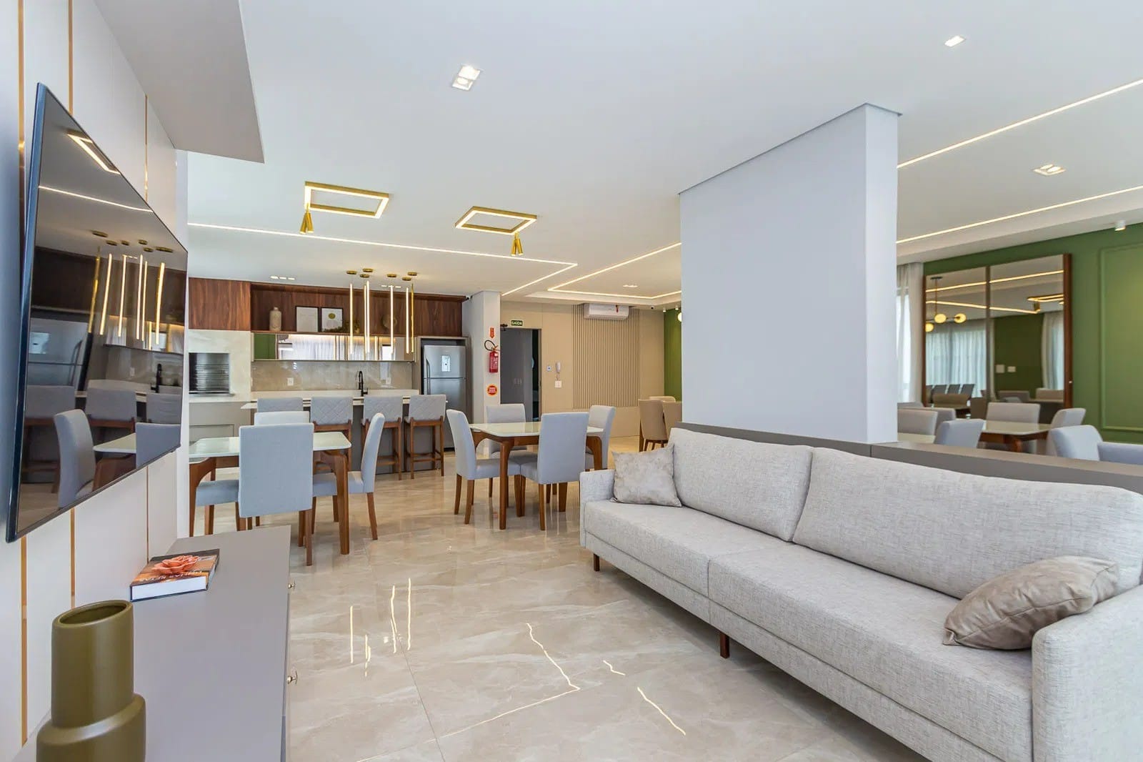 Apartamento à venda, Edifício Costa, 136m²úteis,  4 suítes, 1 Lavabo, 2 vagas, próximo a roda gigante, Pioneiros, Barra norte- Balneário Camboriú