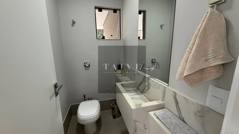 Sobrado à venda, 4 quartos sendo 3 suites, 250 m², Royal Maison, Londrina, PR