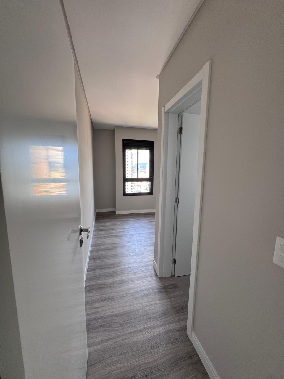 Apartamento no último andar com vista à montanha no litoral catarinense