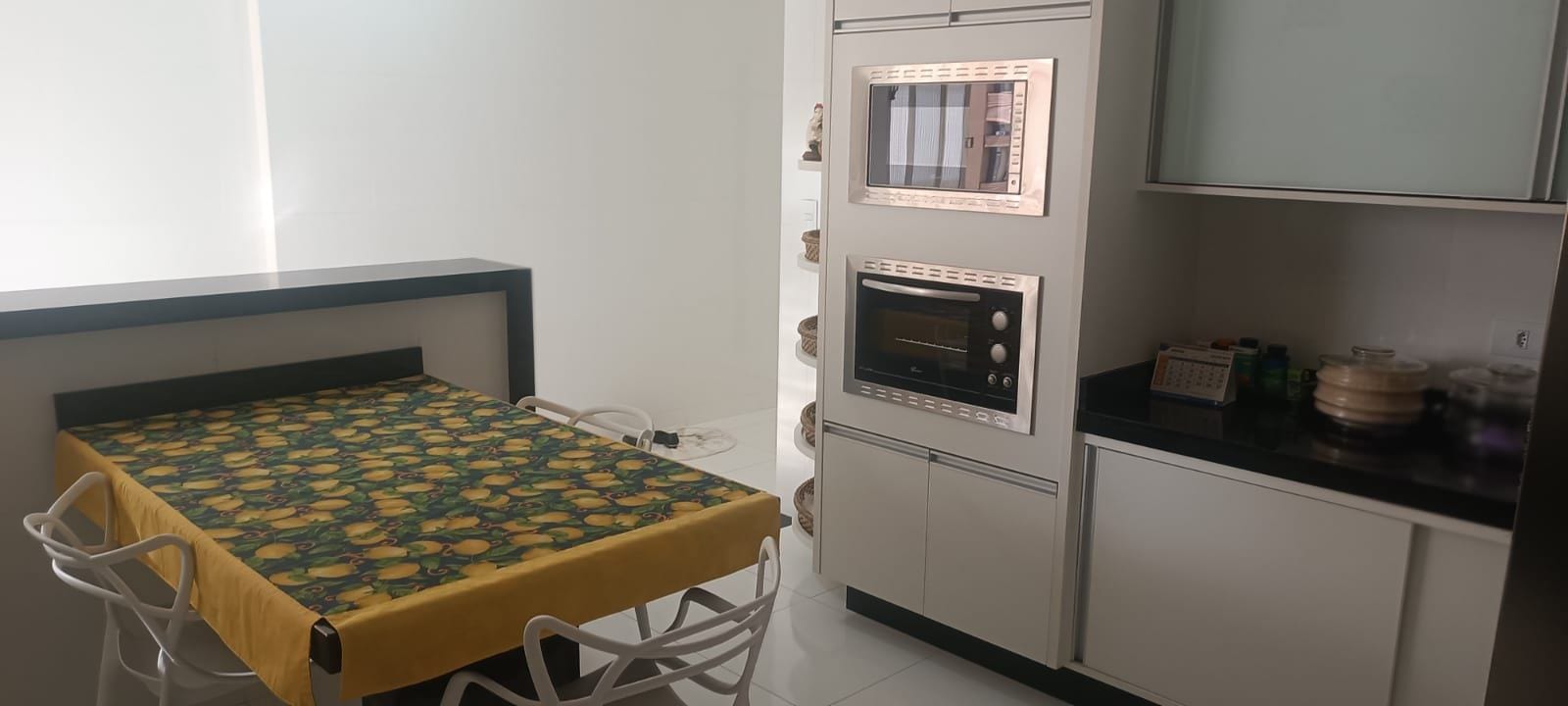 Apartamento  à venda,  Edifício Mona Lisa no calçadão central,177m² uteis, 4 quartos  sendo 2 suítes, recém reformado, andar alto, Centro, Londri