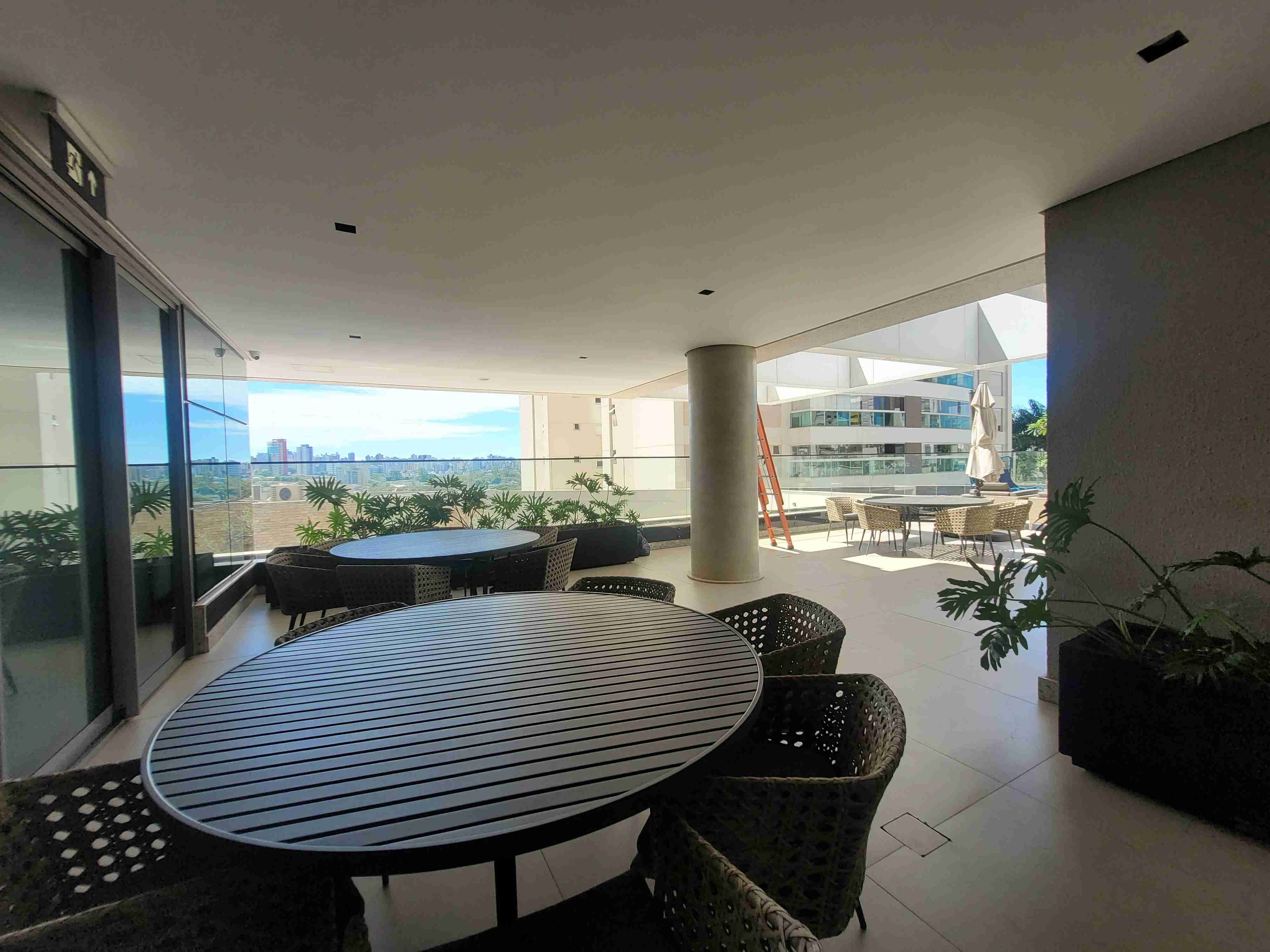 Apartamento à venda no Edifício Le Reve, 323m² úteis, 3 suítes, vista para o lago, 4 vagas - Gleba Palhano, Londrina, PR