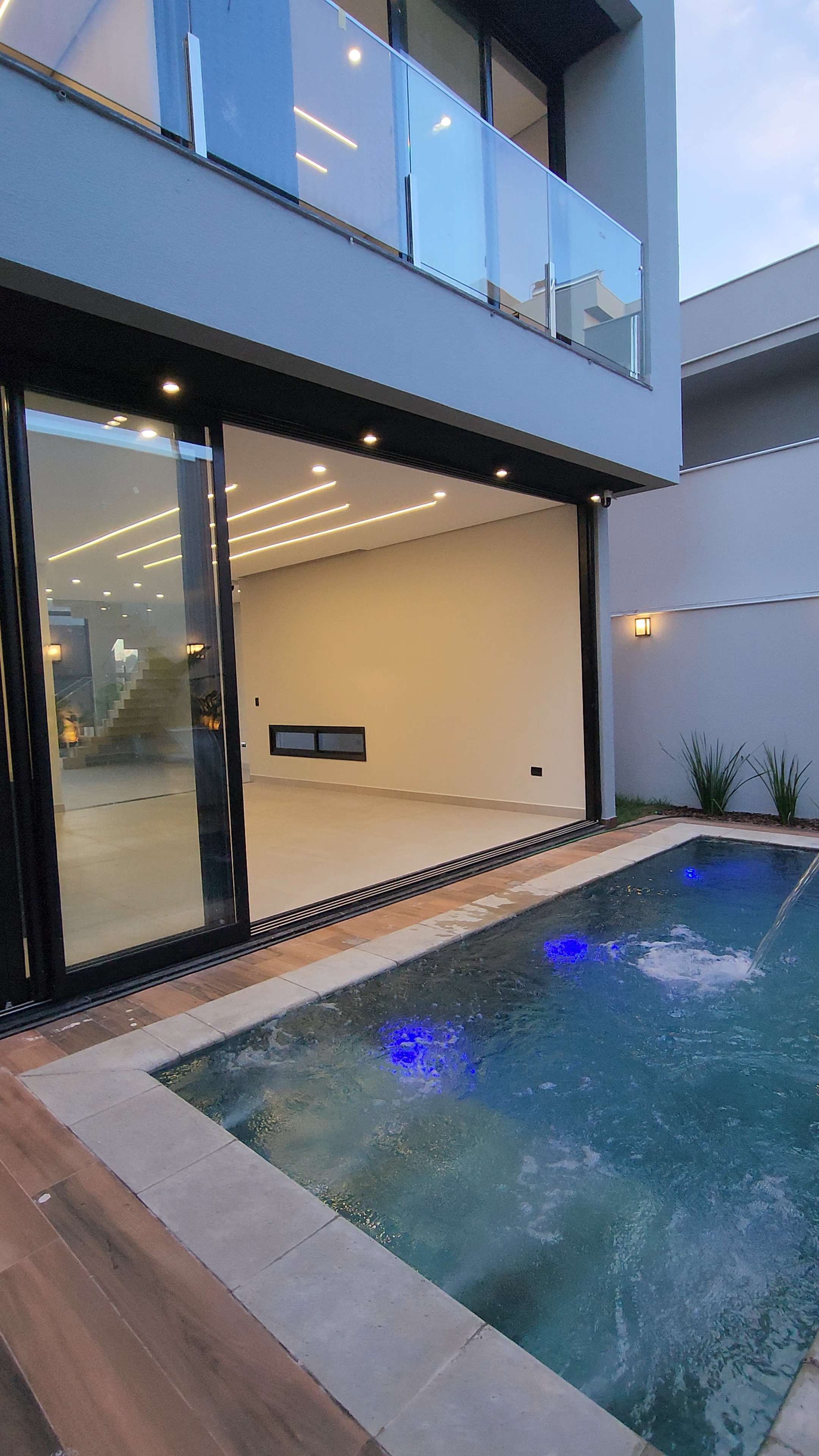 Casa em condominio à Venda, Parque Tauá Araguari, 233 m² construção, 3 suítes, hidro, piscina privativa - Jardim Morumbi, Londrina, PR