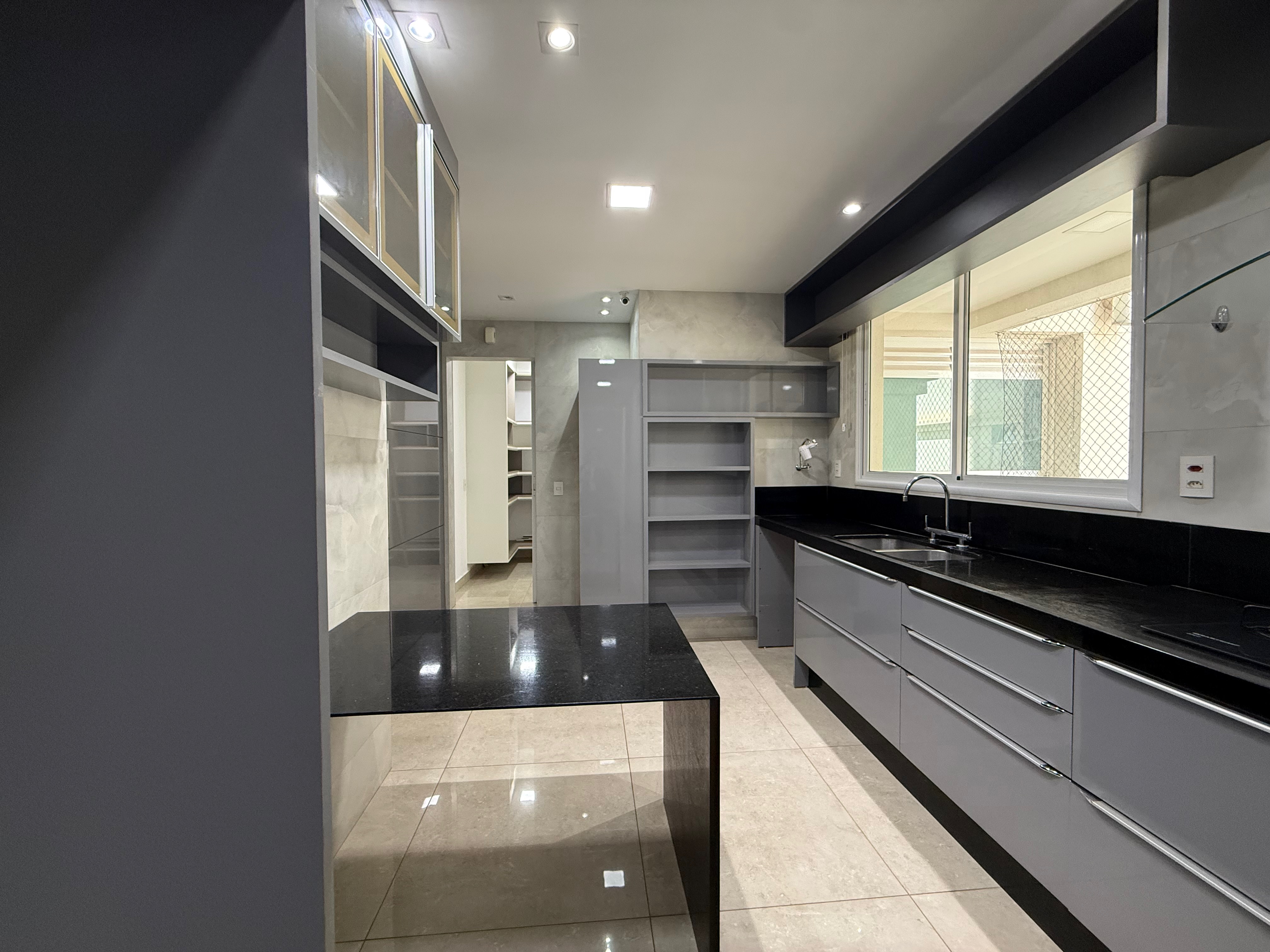 Apartamento à venda, Edifício Le Blanc, 236m² úteis, 3 suítes, 4 vagas, elevador privativo, ampla varanda gourmet - Gleba Palhano, Londrina, PR